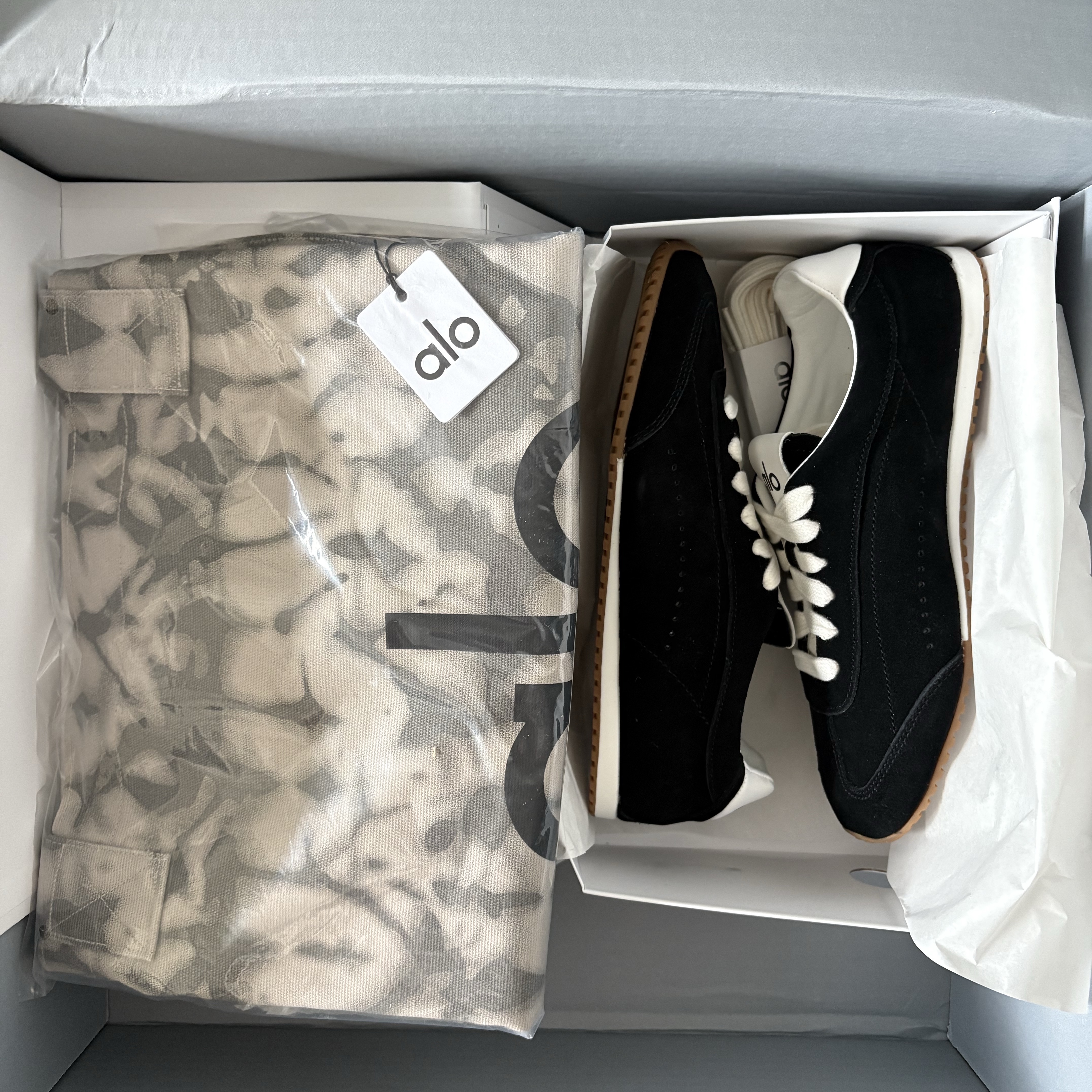 (W) Alo Yoga Sunset Sneaker Black 착용 스타일 - 2