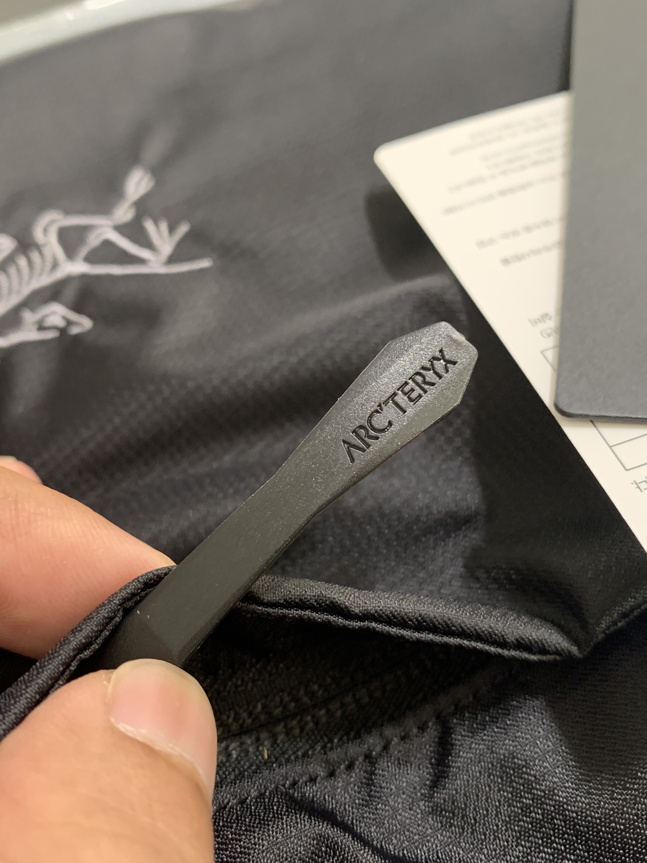 Arc'teryx Heliad 6 Crossbody Bag Black 착용 스타일 - 3