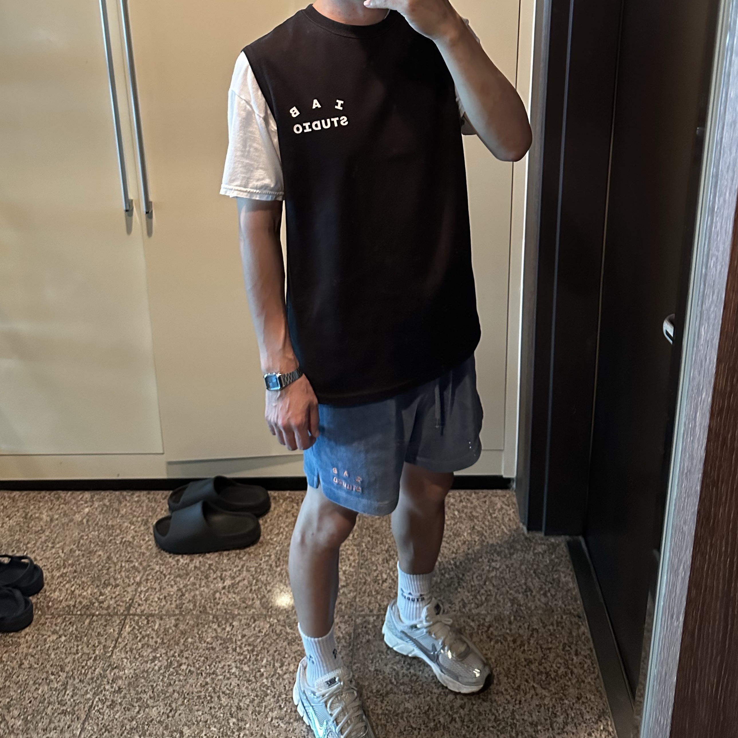 IAB Studio Corduroy Shorts Ocean Blue, IAB Studio Sleeveless Black 착용 스타일 - 1