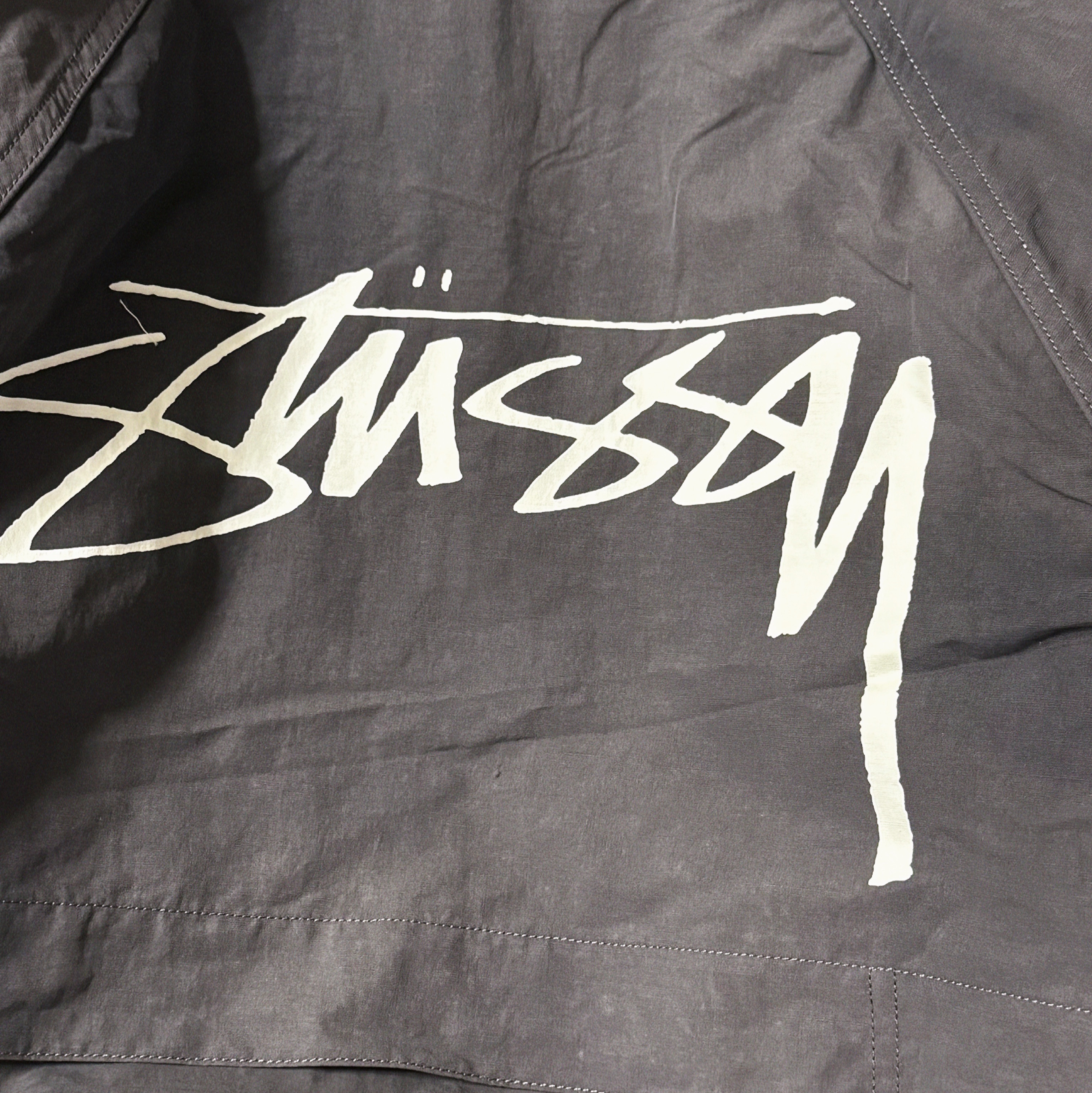 Stussy Wave Dye Beach Shell Jacket Black 착용 스타일