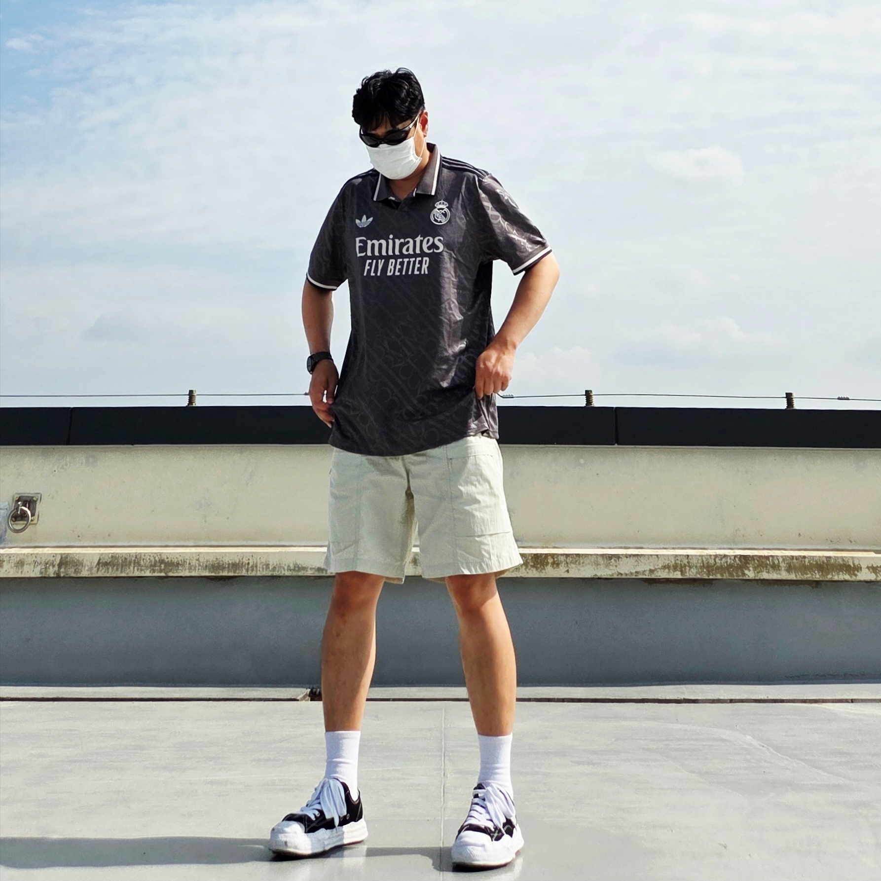 Adidas Real Madrid 2024/25 3rd Jersey Charcoal - KR Sizing (Non Marking Ver.), Oakley Eye Jacket Redux Matte Black Frame Prizm Grey Lenses High Bridge Fit 착용 스타일 - 3