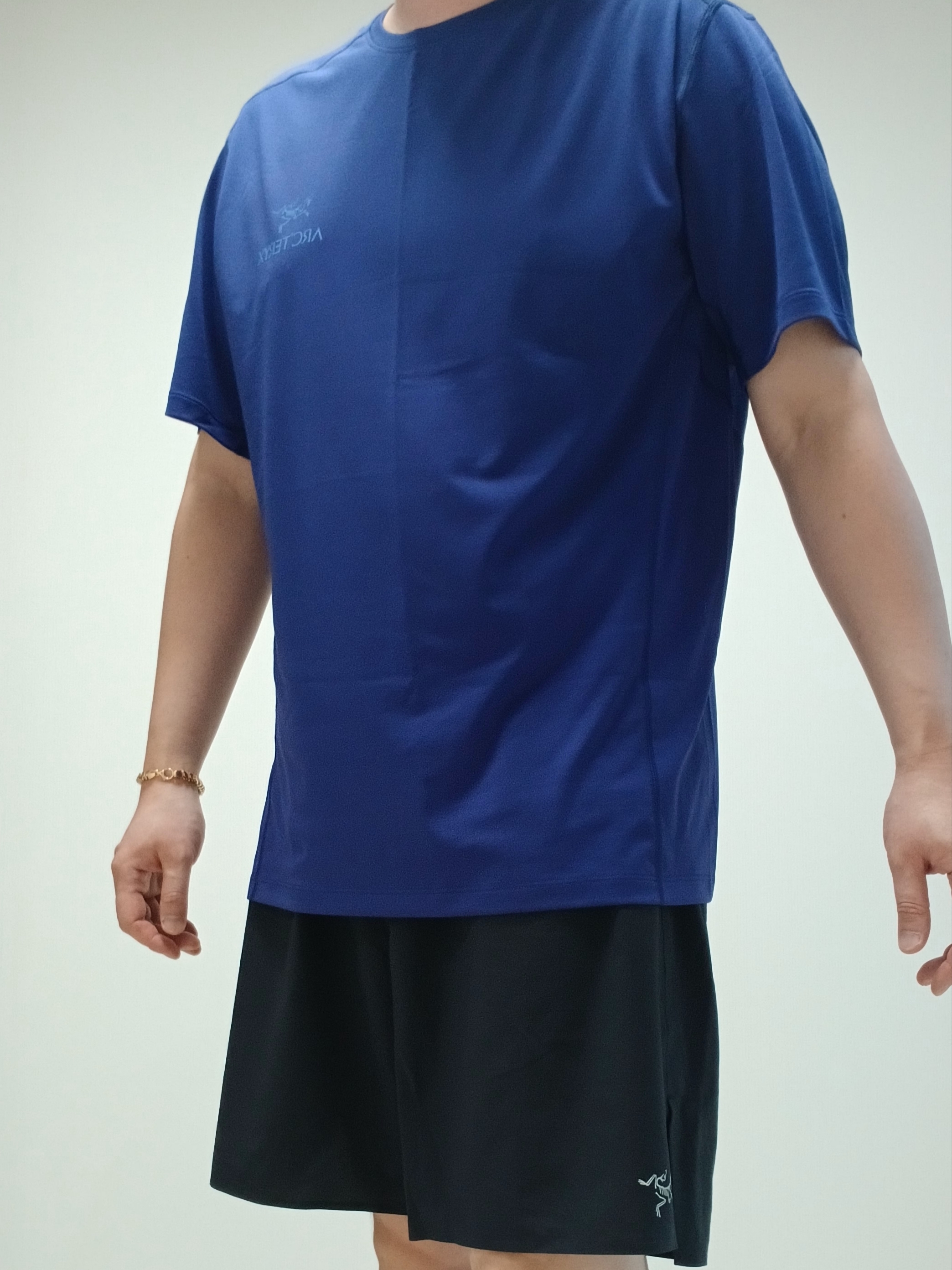 Arc'teryx Motus Arcword Crew SS T-Shirt Soulsonic Heather, Arc'teryx Norvan Shorts 7 Inch Black 착용 스타일 - 8