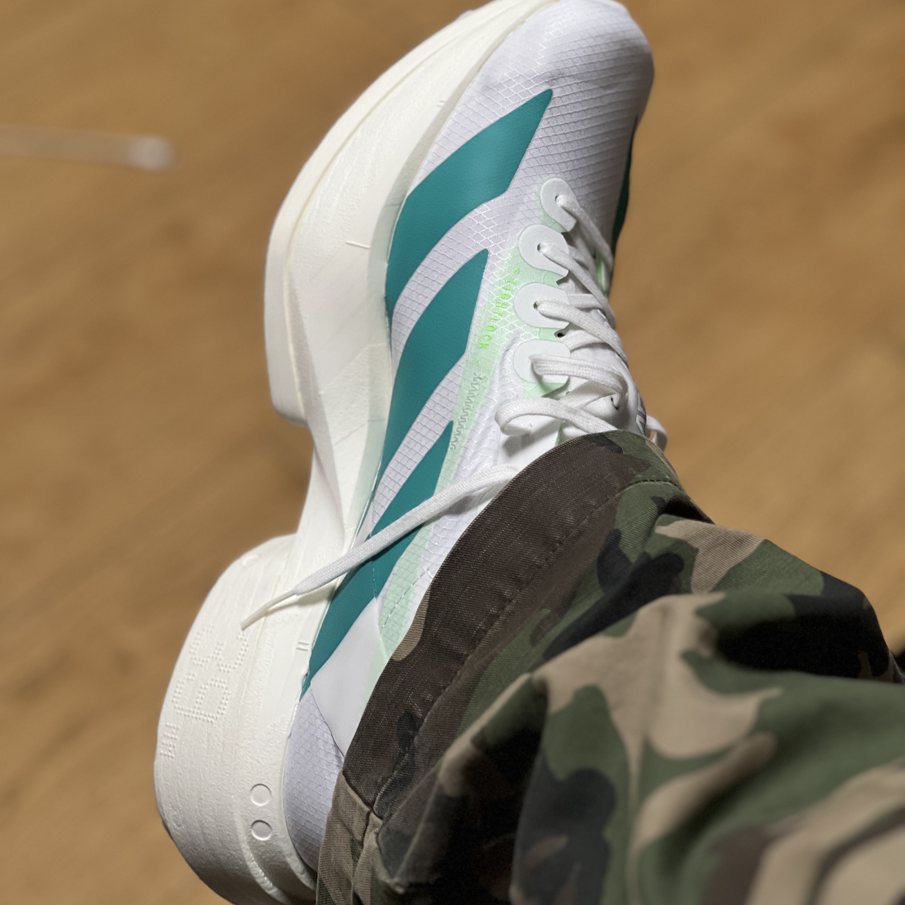 Adidas Adizero Adios Pro 4 Cloud White Pure Teal 착용 스타일 - 1