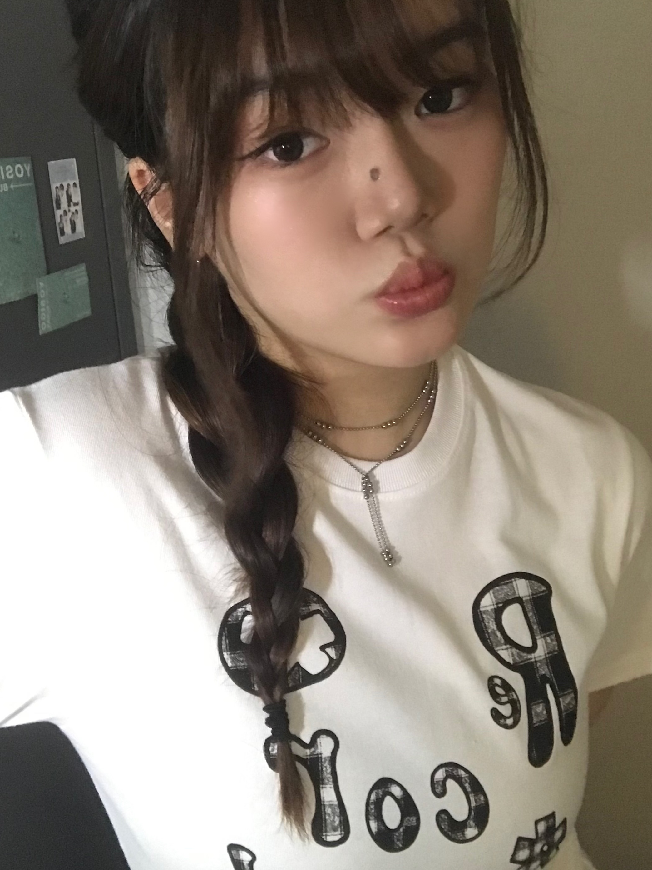 SLOW RECORD HOUSE Typo Play Record T-Shirt White 착용 스타일 - 3
