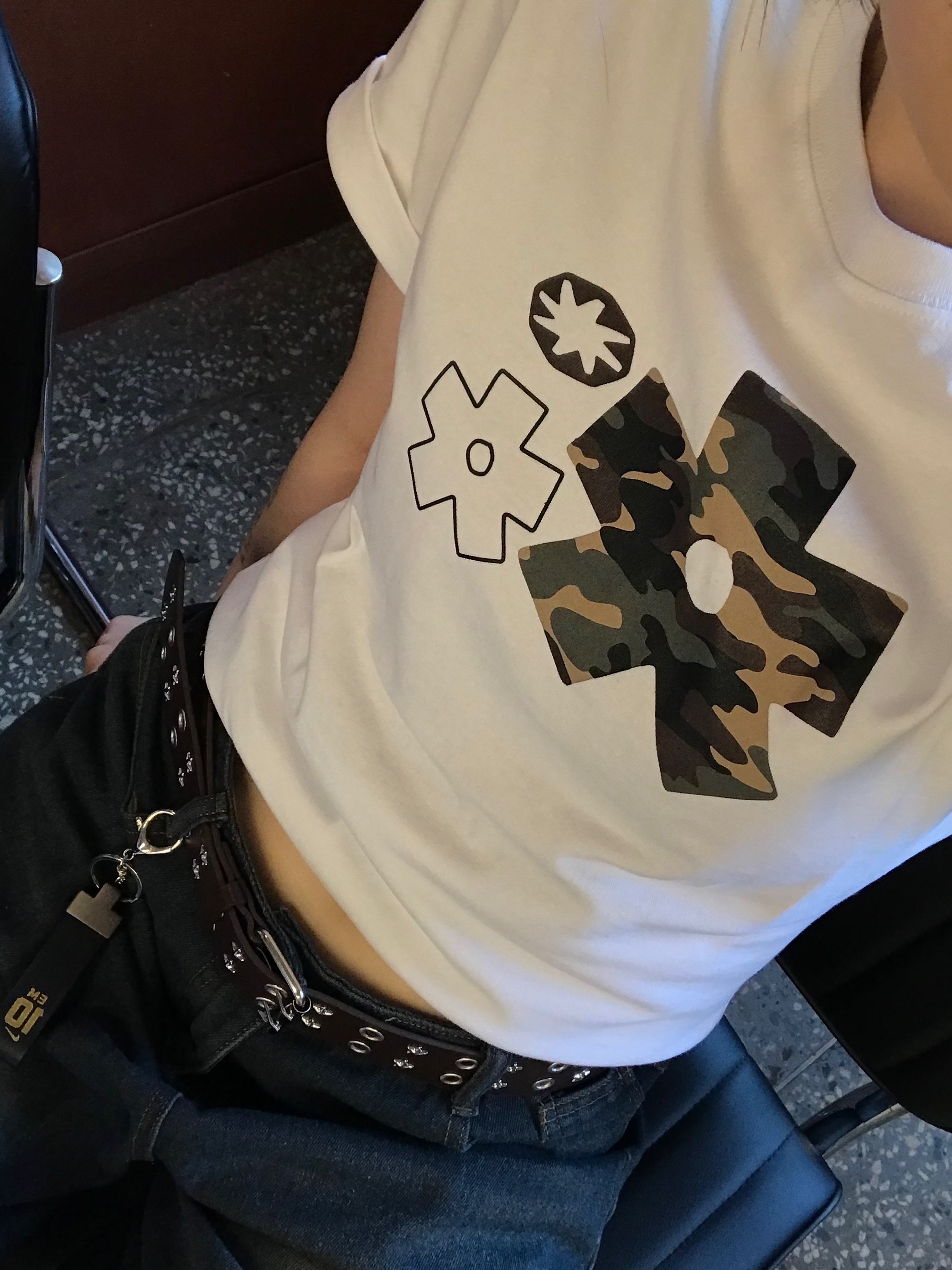 SLOW RECORD HOUSE Camo Bloom Star T-Shirt White 착용 스타일 - 9
