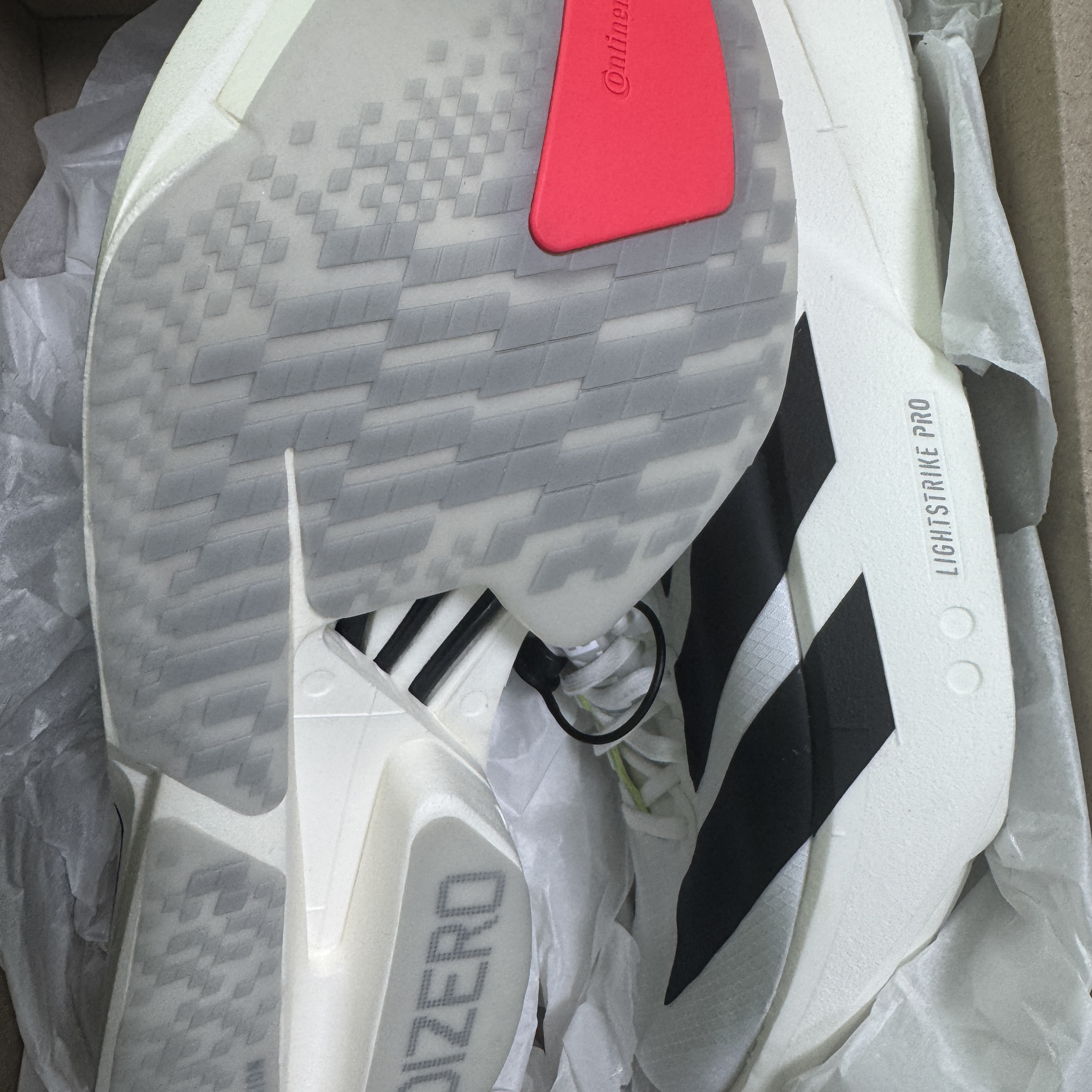 Adidas Adizero Adios Pro 4 Cloud White Core Black 착용 스타일