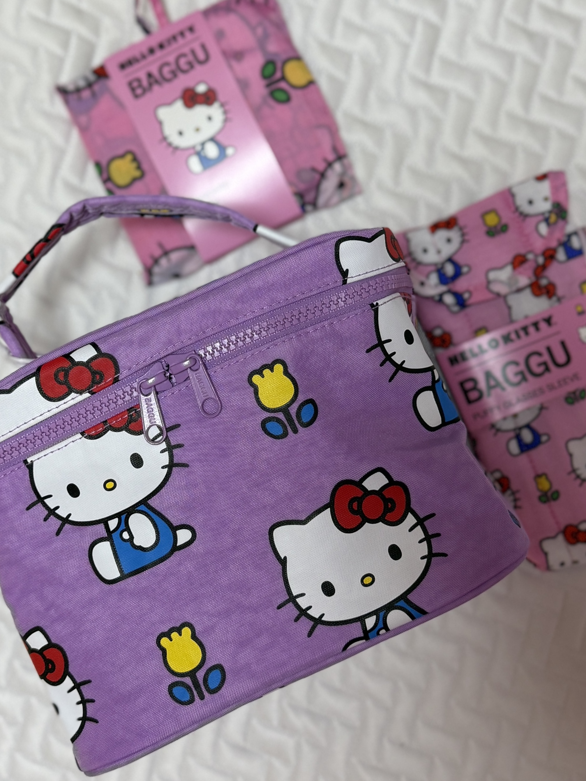 Baggu x Sanrio Large Cosmetic Case Hello Kitty Pink, Baggu x Sanrio Puffy Glasses Sleeve Hello Kitty Pink 착용 스타일 - 4