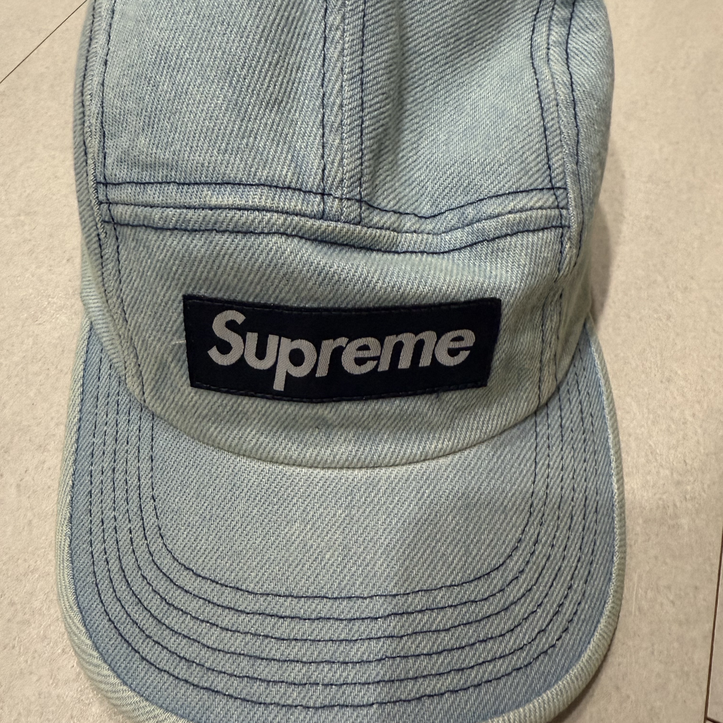 Supreme Denim Camp Cap Light Washed Indigo - 25SS 착용 스타일