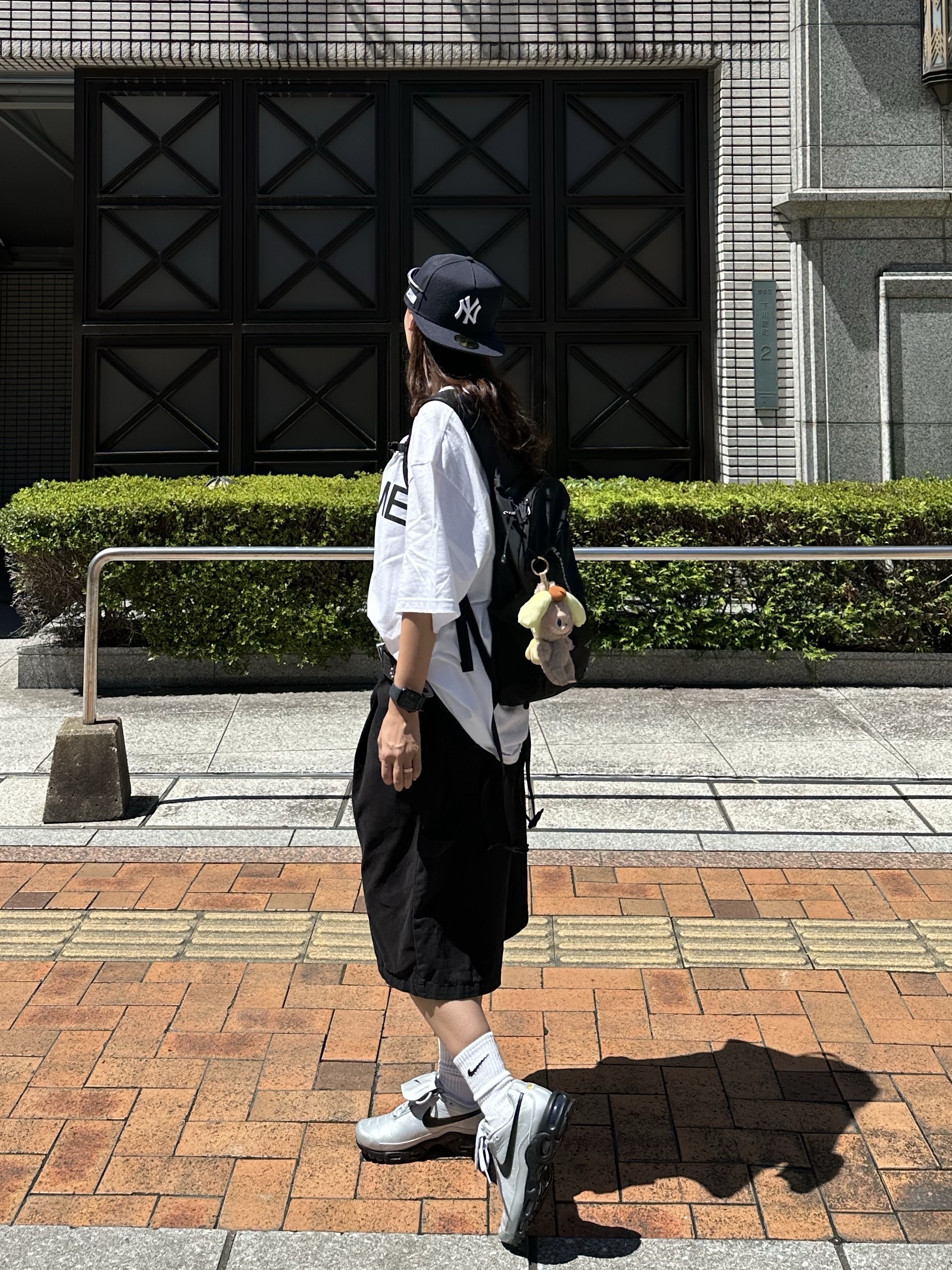 Nike Air Max Plus TNPO Wolf Grey and Black, Supreme Announcing T-Shirt White - 25SS 착용 스타일 - 6
