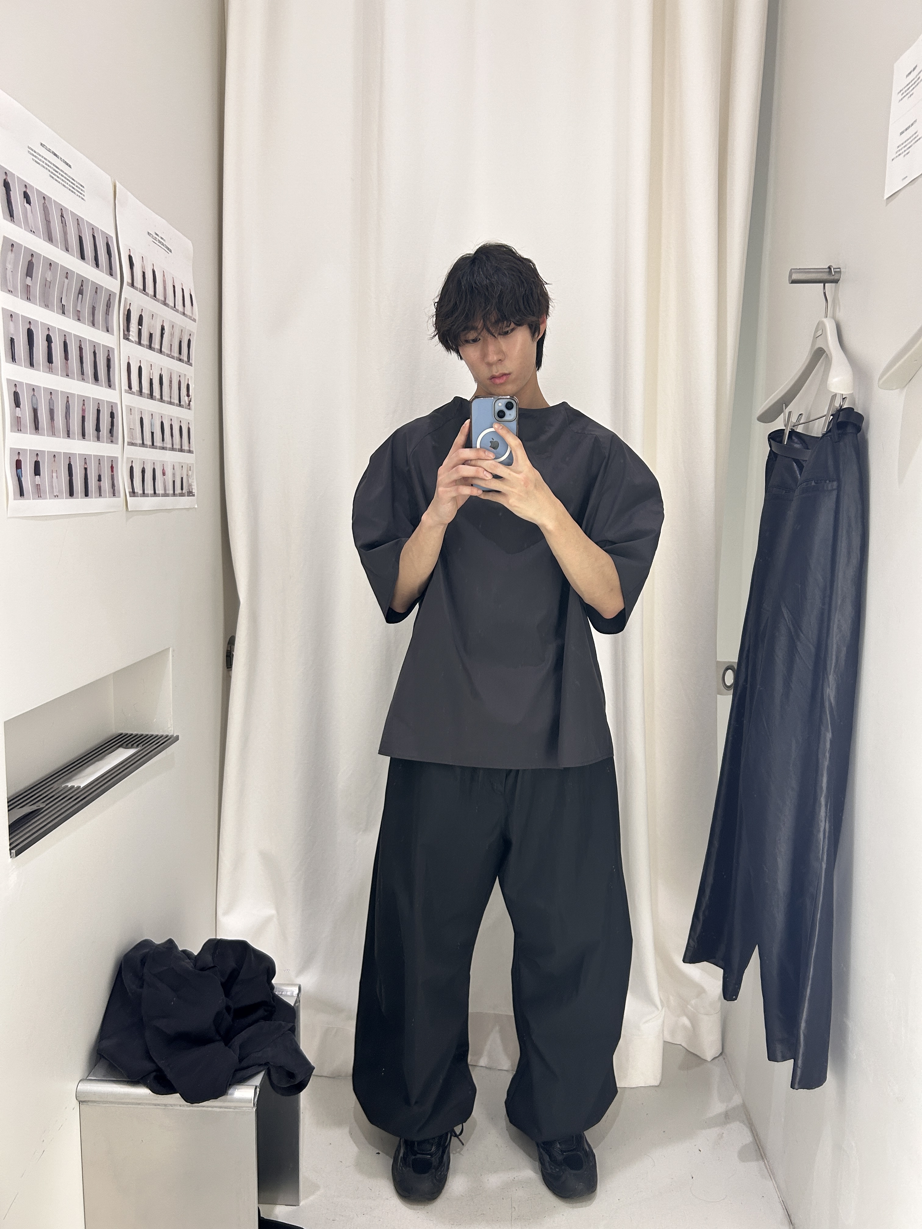 Amomento Drawstring Denim Pants Black, Adidas x Raf Simons New Runner Black 착용 스타일 - 3
