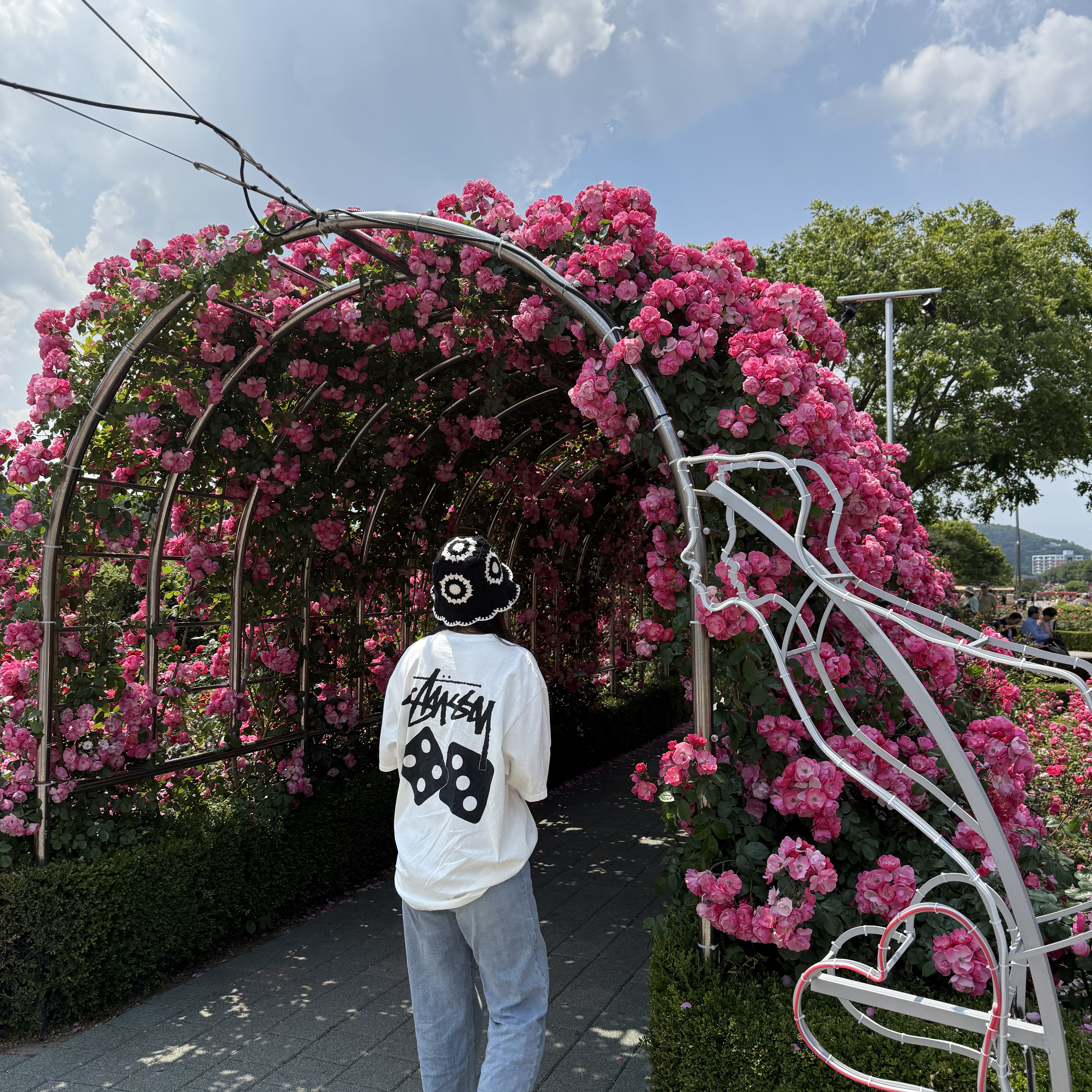 Stussy Dice Pigment Dyed T-Shirt Natural 착용 스타일