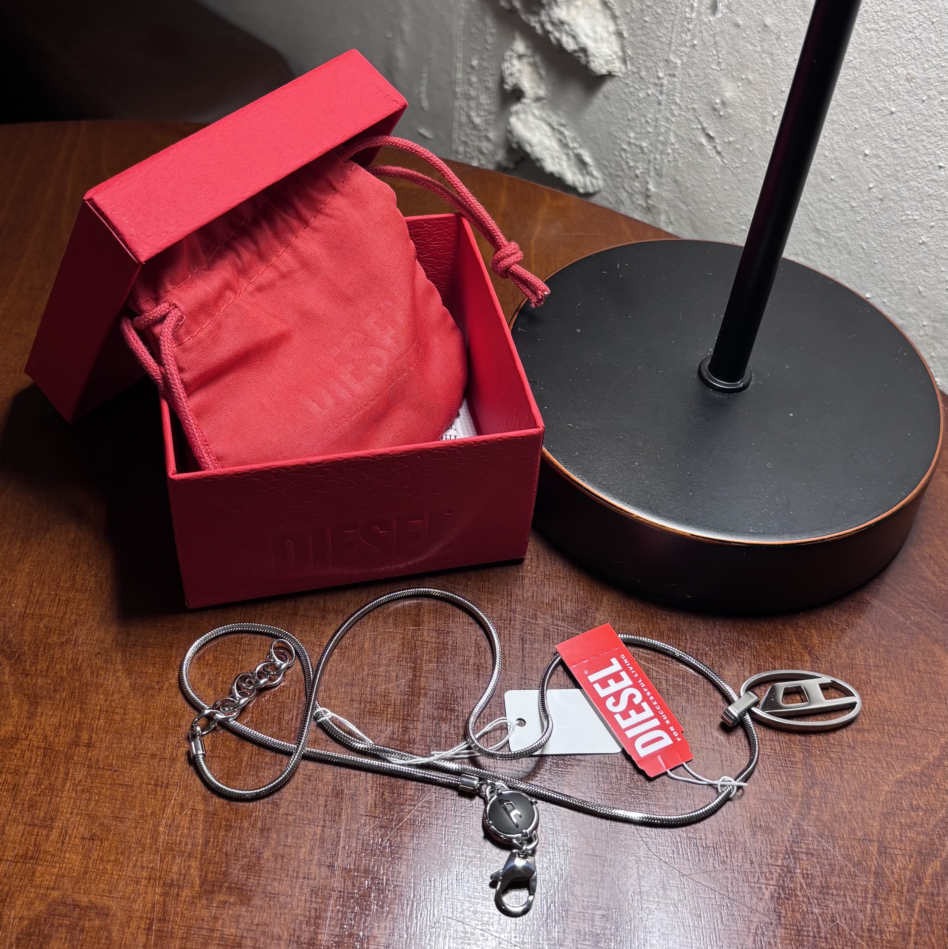 Diesel Dx1342 Stainless Steel Pendant Necklace Silver 착용 스타일 - 2