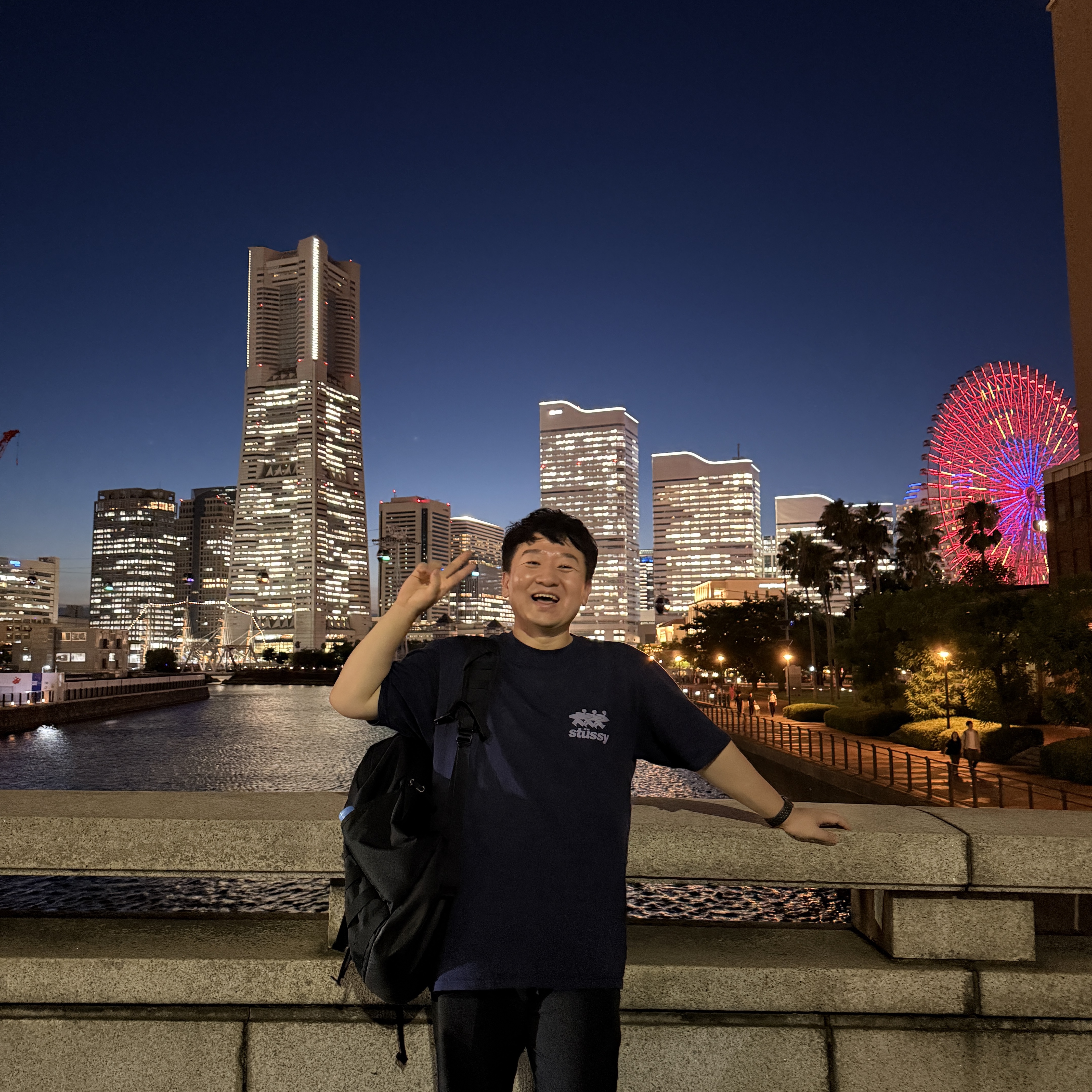 Stussy Surfwalk T-Shirt Navy 착용 스타일
