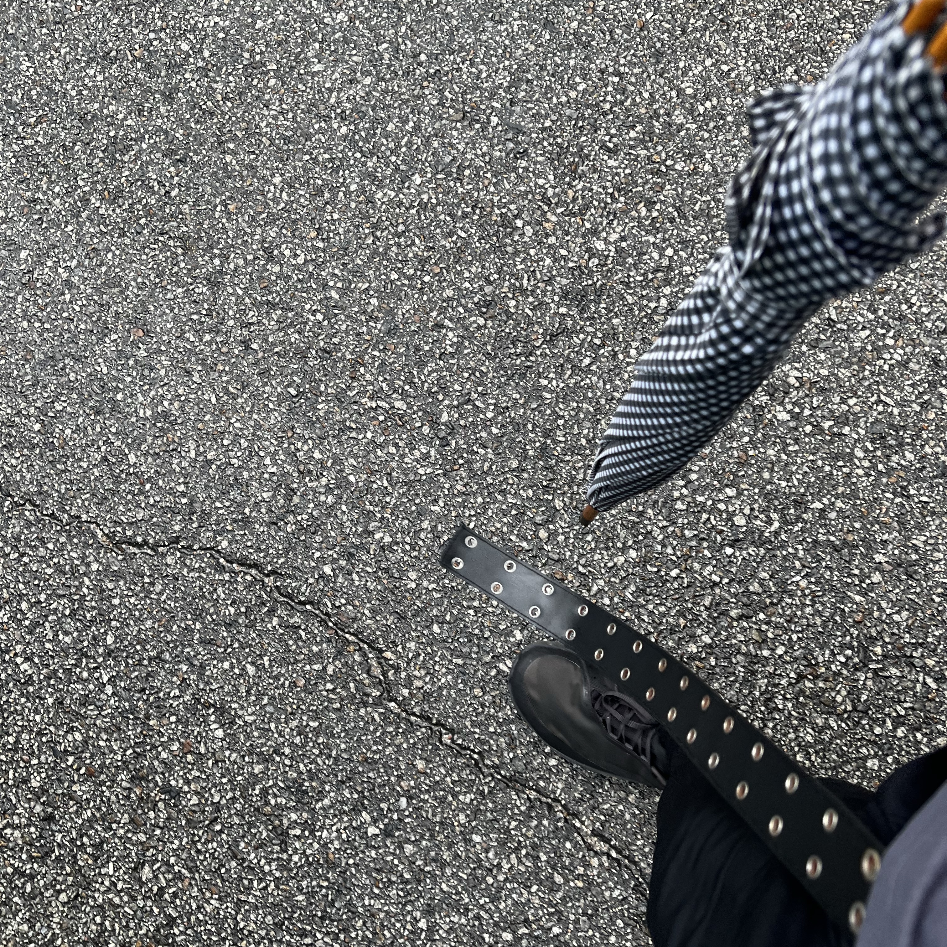 Awende Dirty Washing Jeans Blue, Kamien x MJD Double Hole Belt Black Shearling Calfskin 착용 스타일 - 4