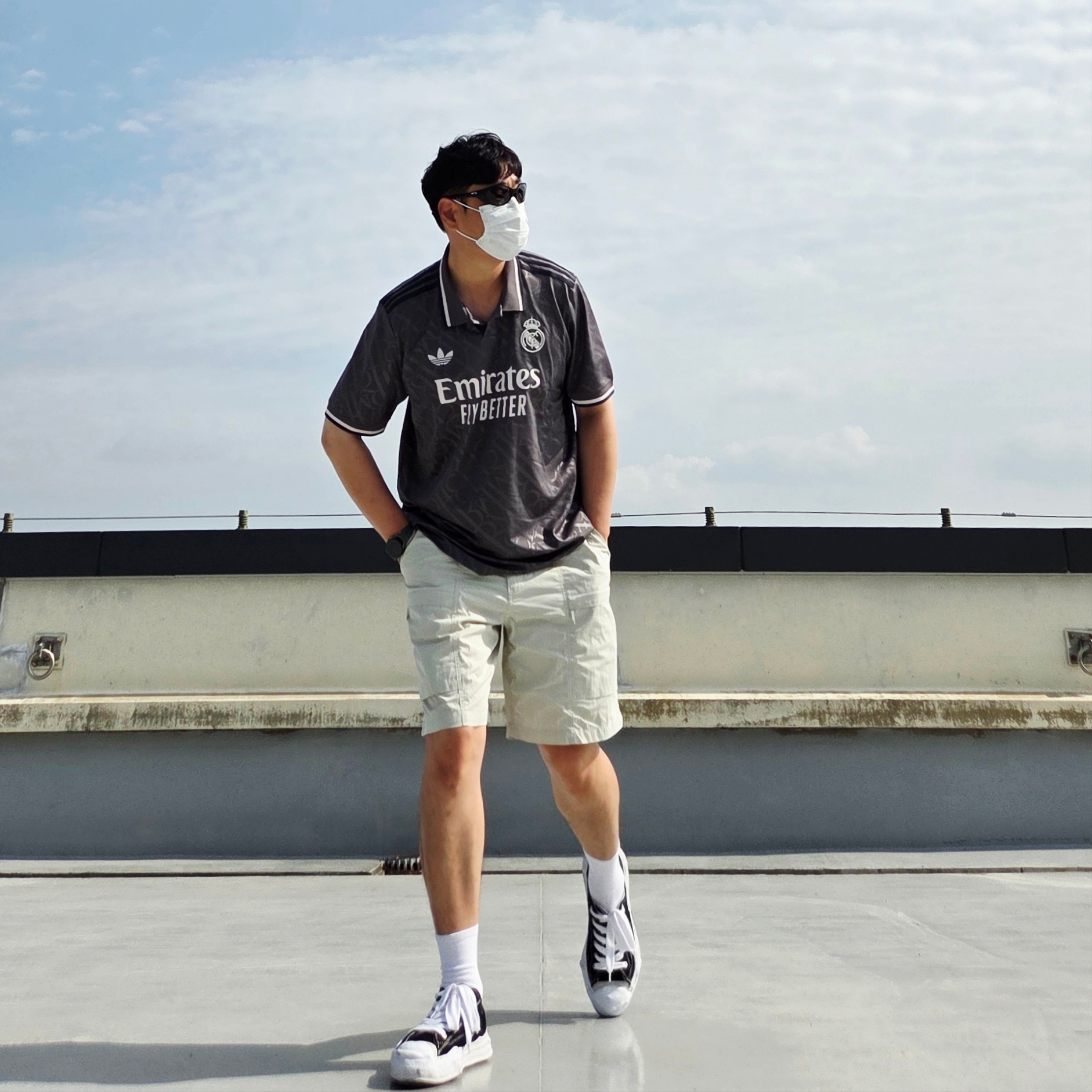 Adidas Real Madrid 2024/25 3rd Jersey Charcoal - KR Sizing (Non Marking Ver.), Oakley Eye Jacket Redux Matte Black Frame Prizm Grey Lenses High Bridge Fit 착용 스타일 - 1
