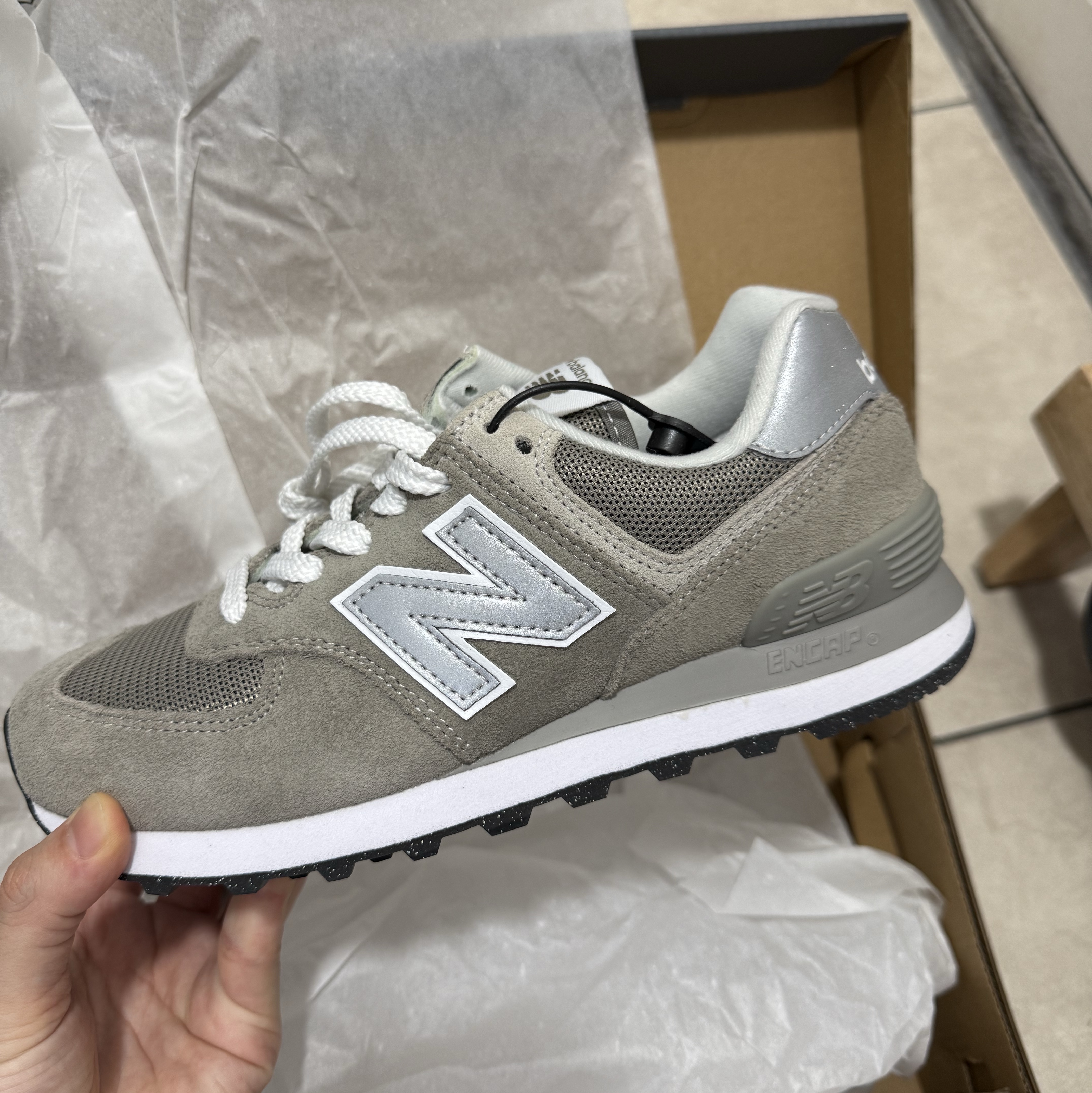 (W) New Balance 574 Worn By Anyone Grey - B Standard 착용 스타일 - 1