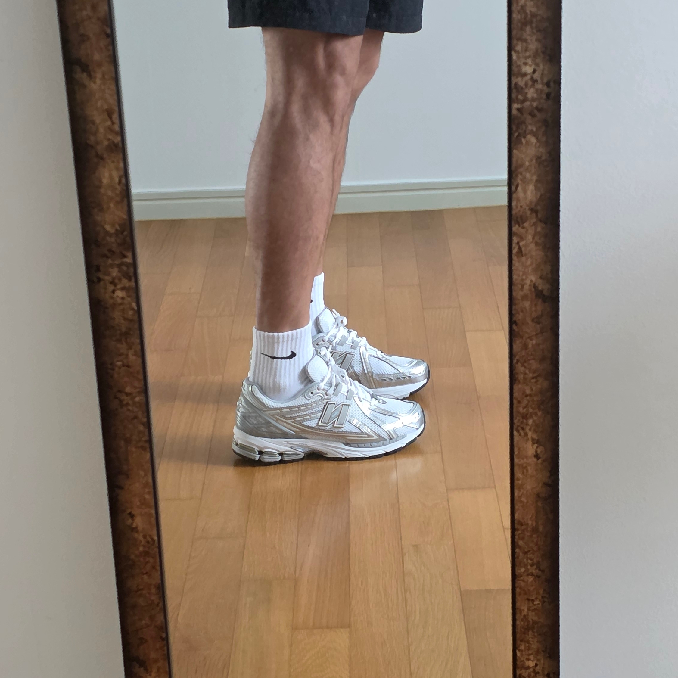 New Balance 1906R White Metallic Silver 착용 스타일
