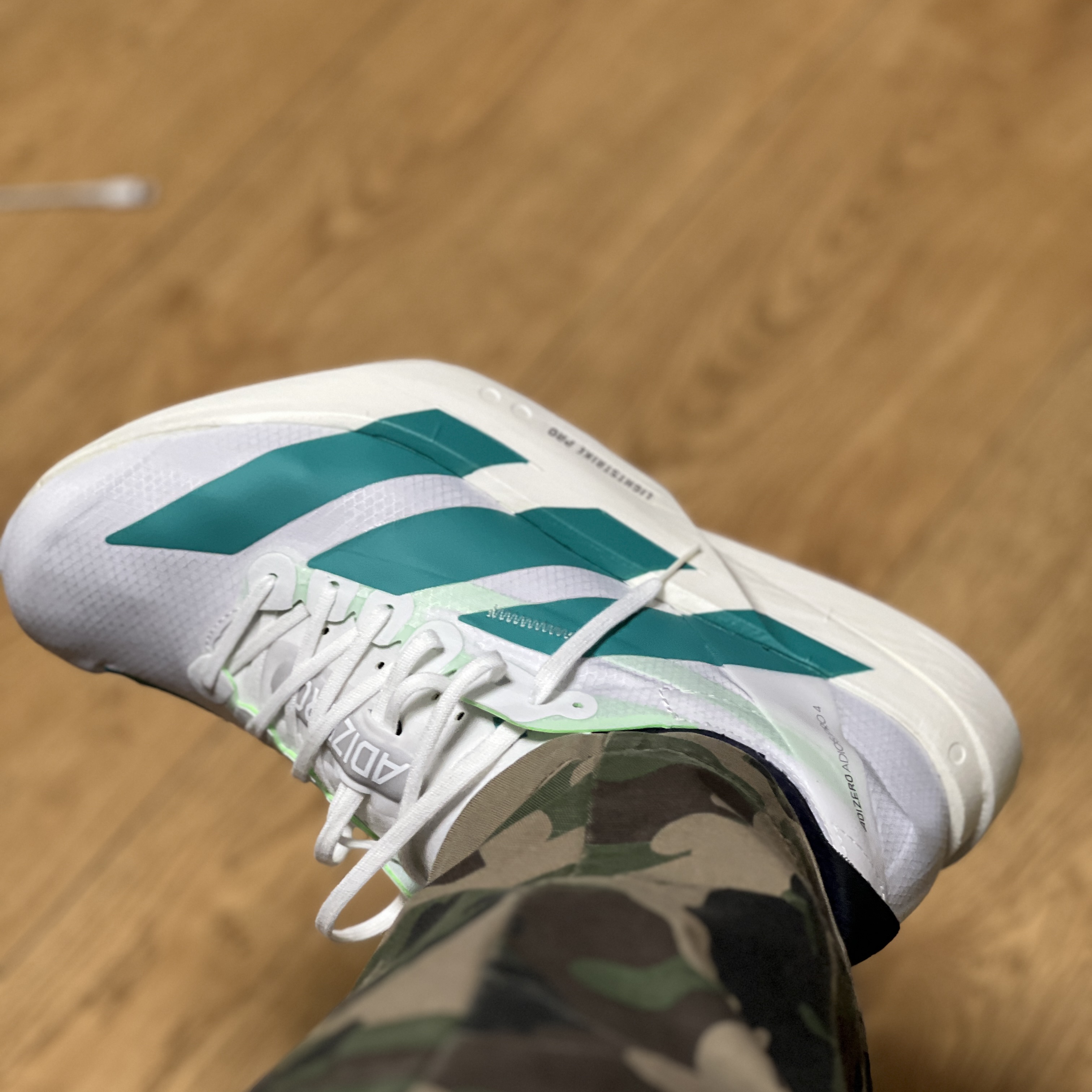 Adidas Adizero Adios Pro 4 Cloud White Pure Teal 착용 스타일 - 2