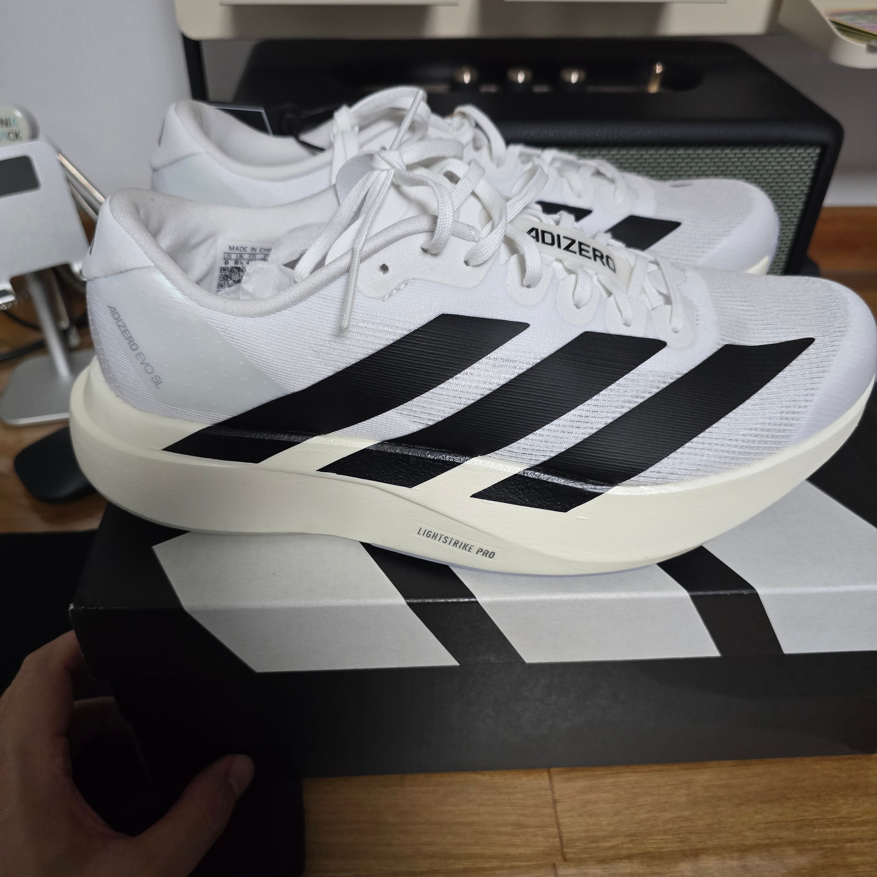 Adidas Adizero EVO SL Cloud White Core Black 착용 스타일