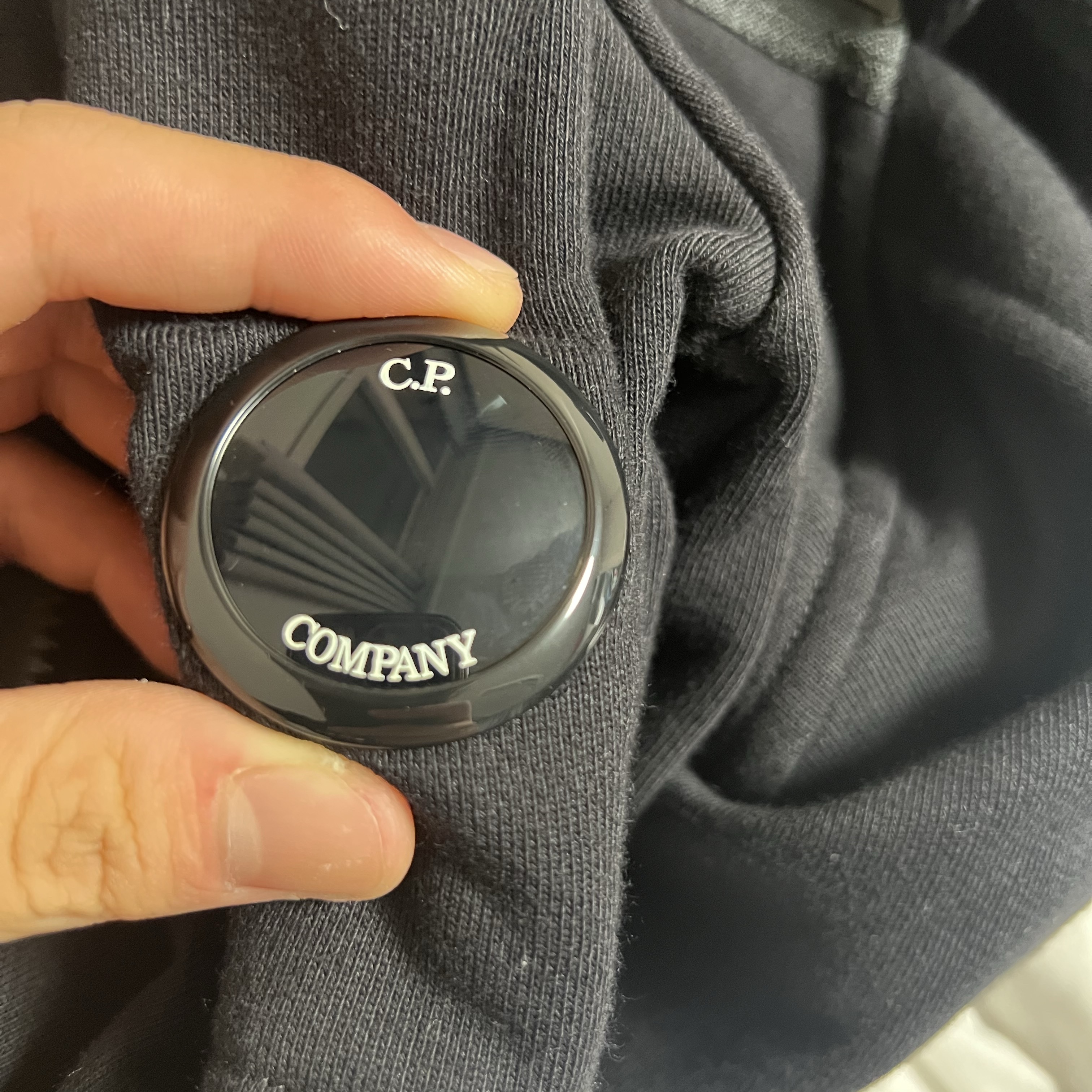 C.P. Company Diagonal Raised Fleece Zipped Lens Hoodie Black - 23FW 착용 스타일 - 2