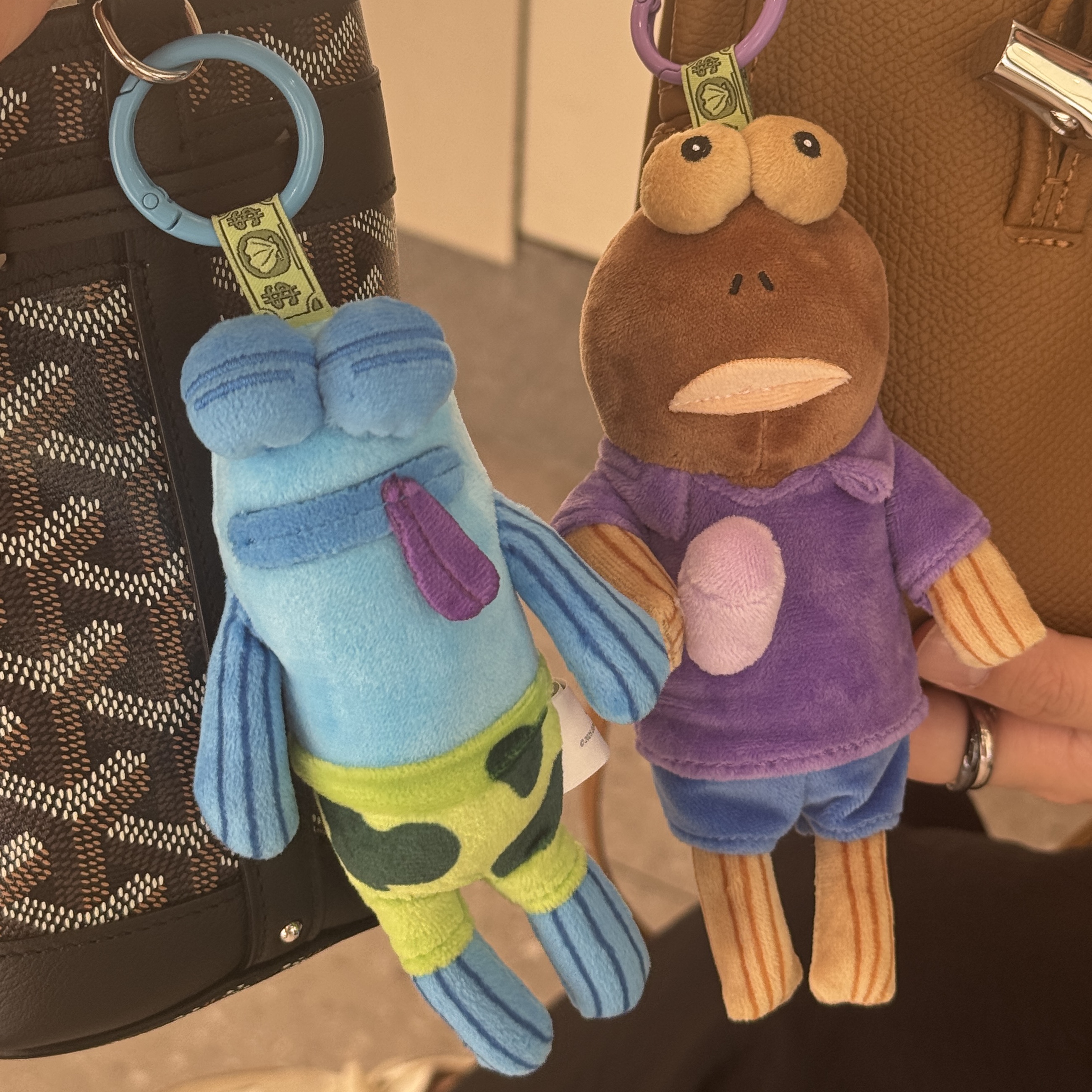 Pop Mart Bikini Bottom Buddies Whimsical Plush Flat Fish (Opened Case), Pop Mart Bikini Bottom Buddies Whimsical Plush Dazed Fish (Opened Case) 착용 스타일