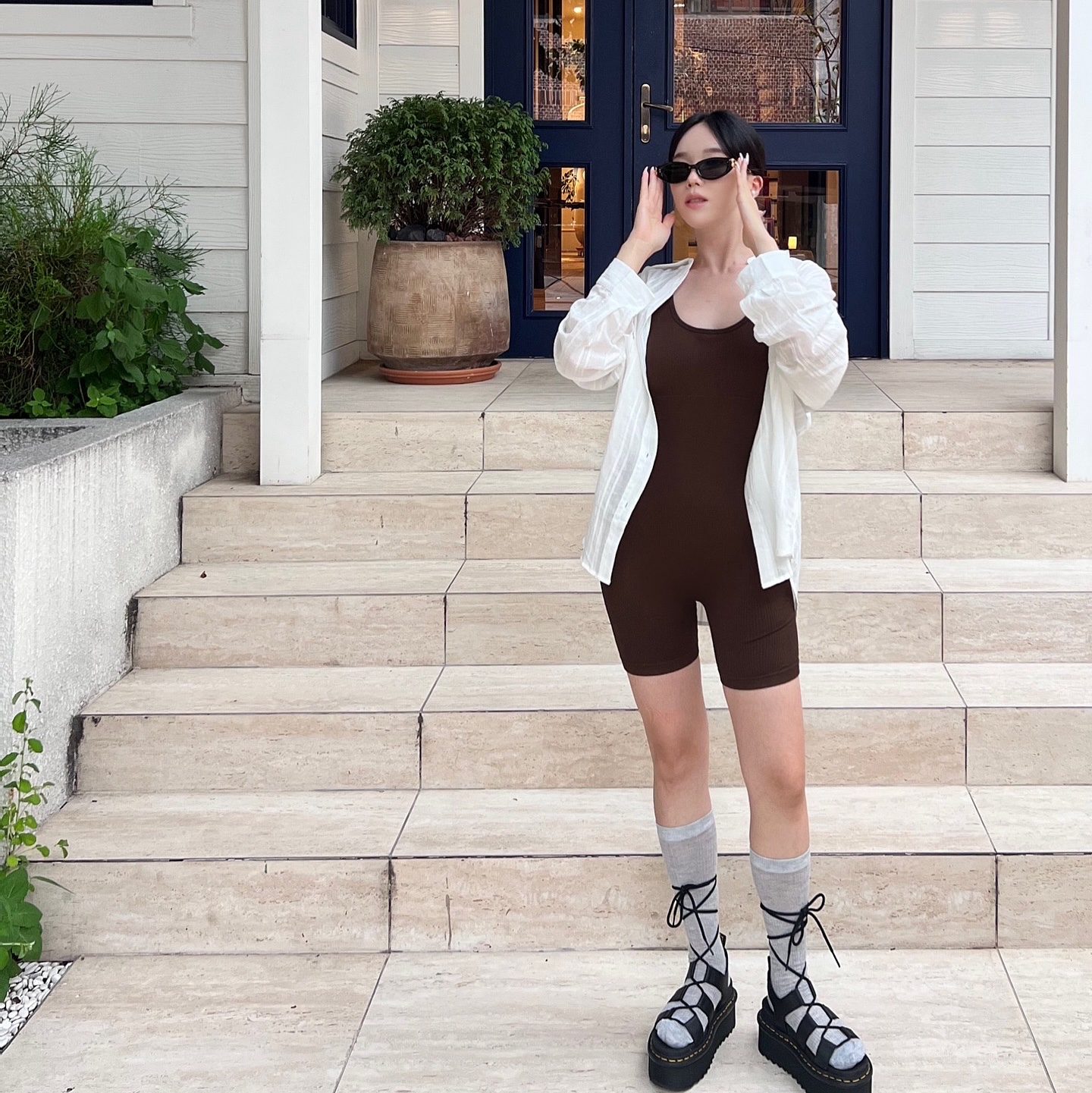 Dr. Martens Women Nartilla Athena Leather Gladiator Platform Sandals Black, Gentle Monster Kunst 01GD Black Gray 착용 스타일 - 2