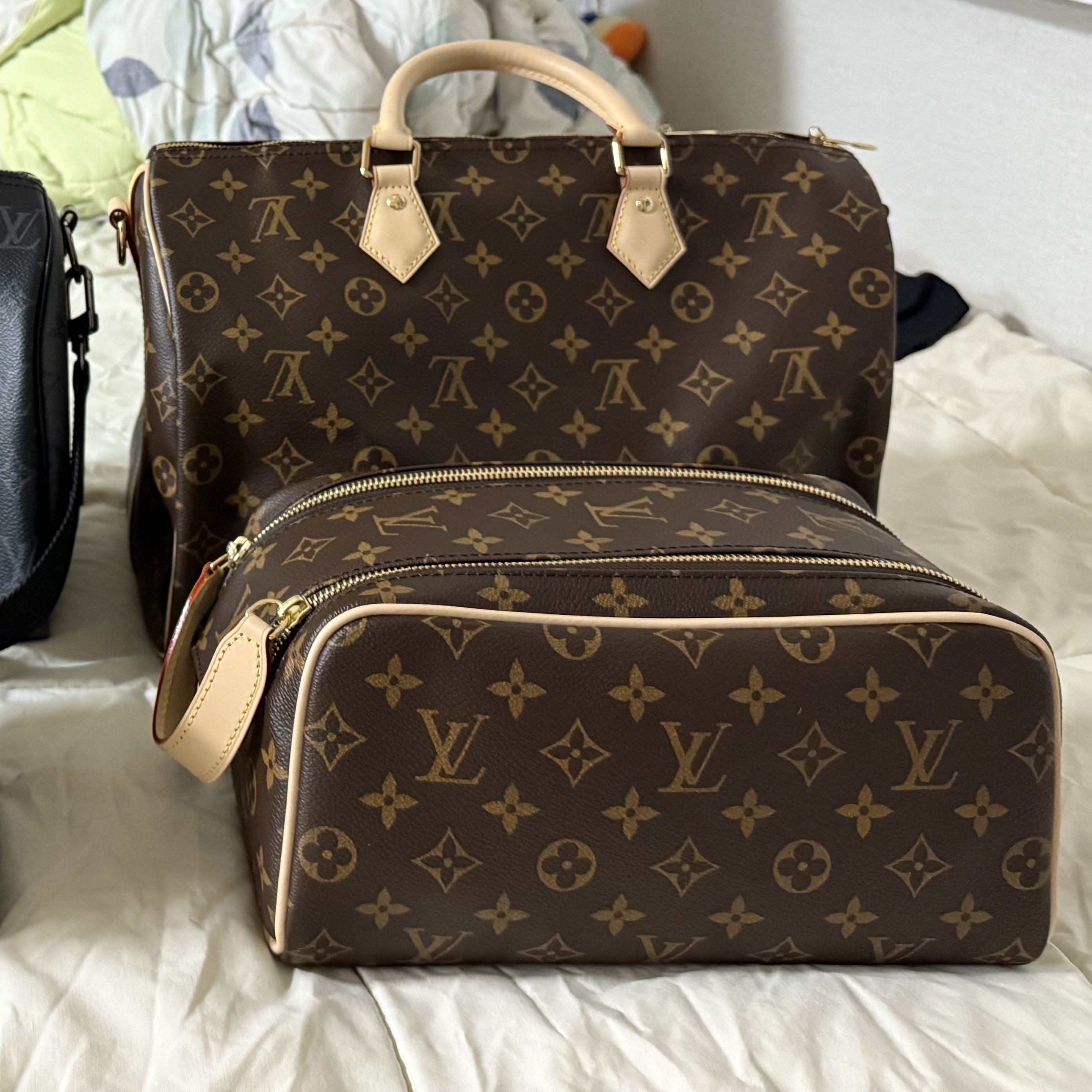Louis Vuitton Speedy Bandouliere 35 Monogram 착용 스타일 - 1