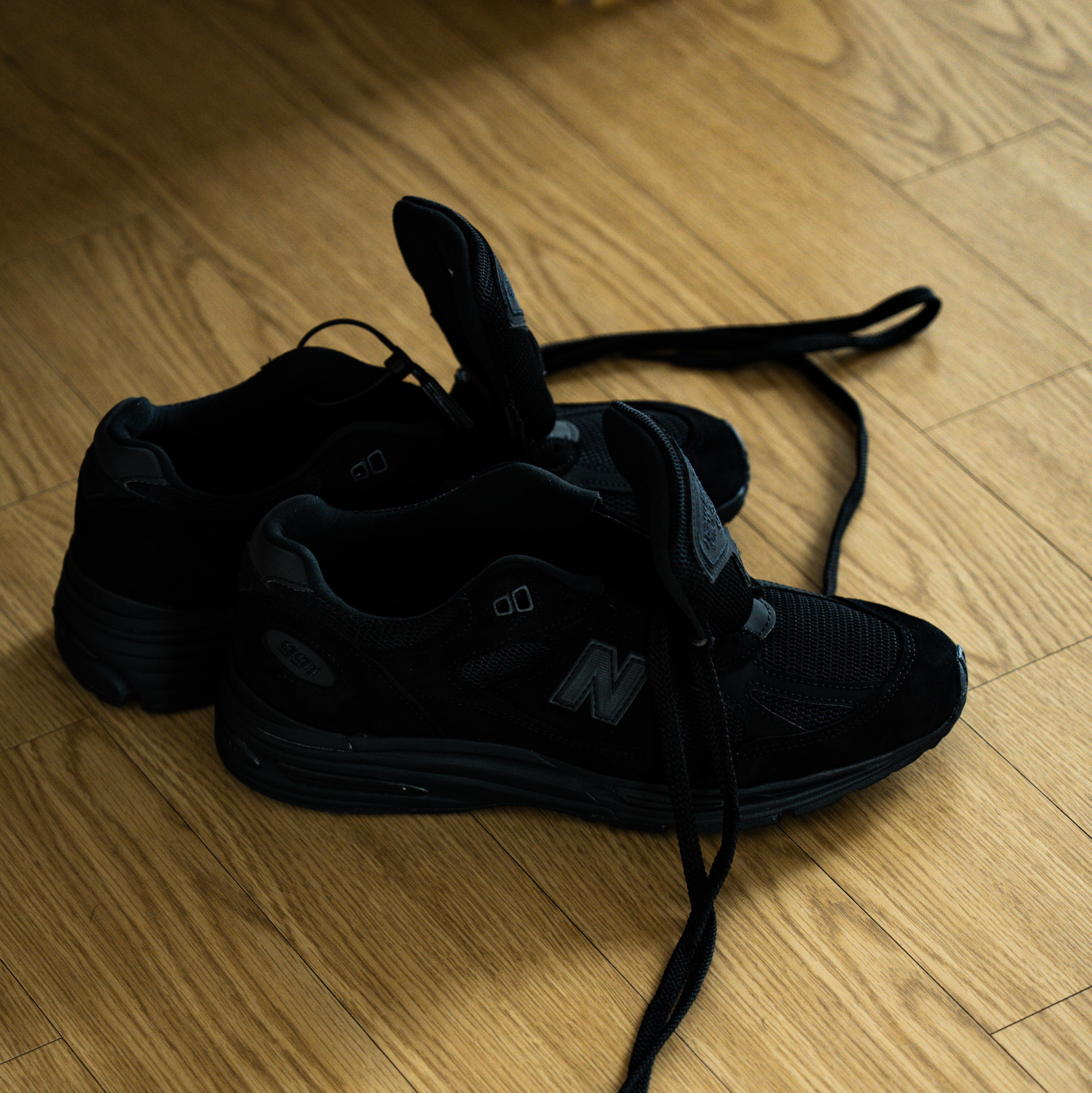 New Balance 991v2 Made in UK Black Grey 착용 스타일 - 2