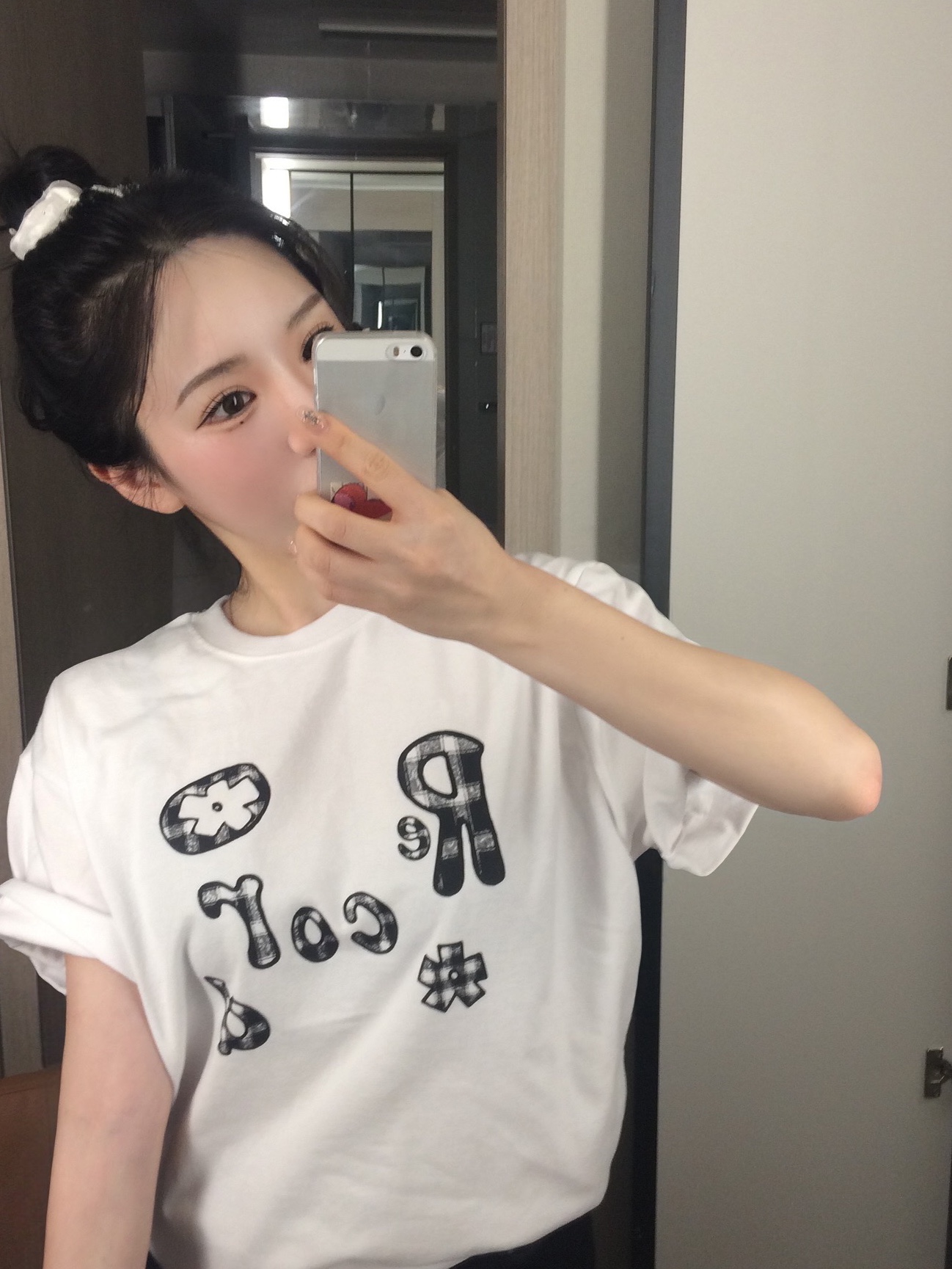 SLOW RECORD HOUSE Typo Play Record T-Shirt White 착용 스타일