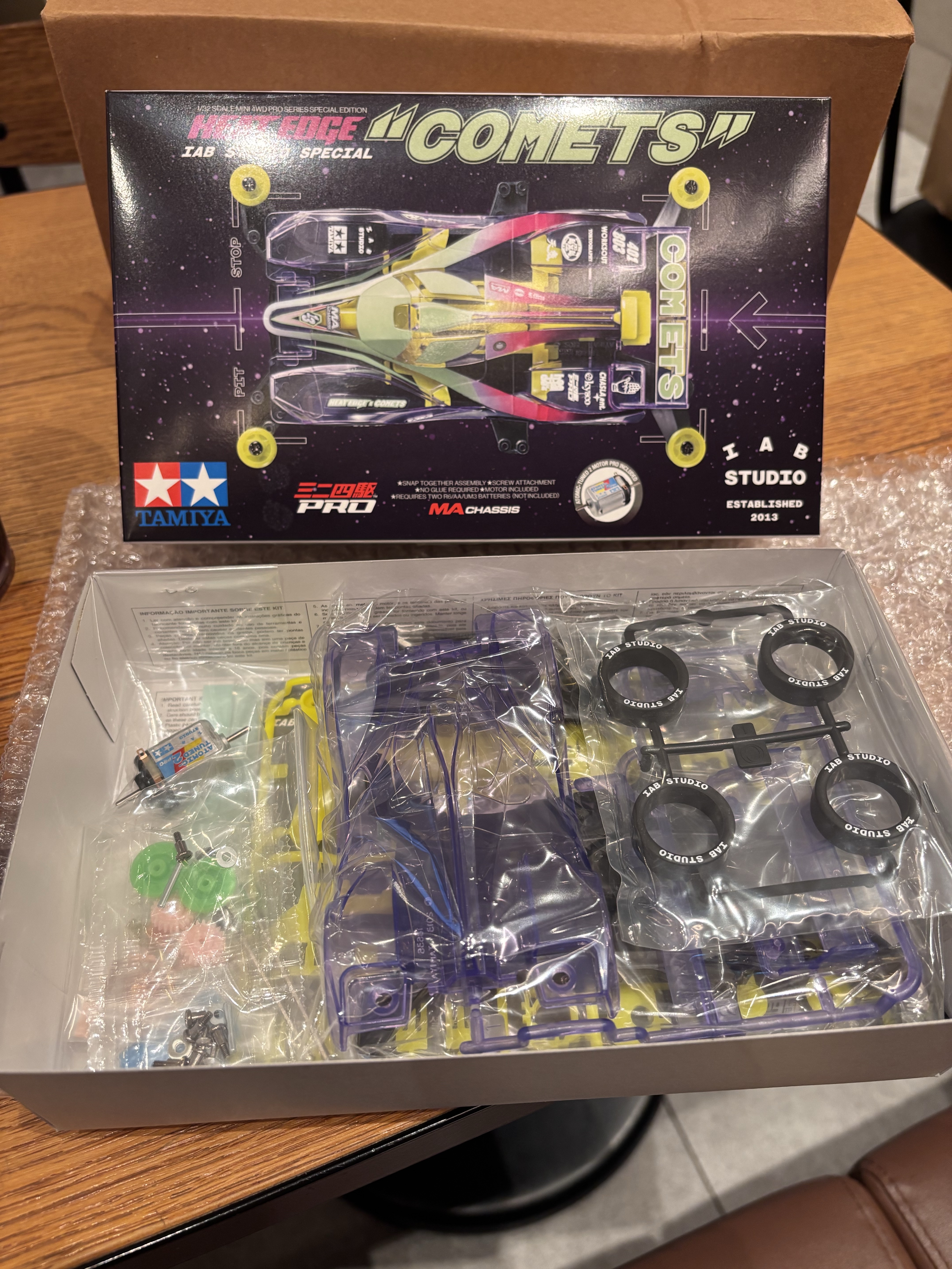 IAB Studio x Tamiya Heat Edge IAB Studio Special Comets Multi (Korean Ver.) 착용 스타일 - 2