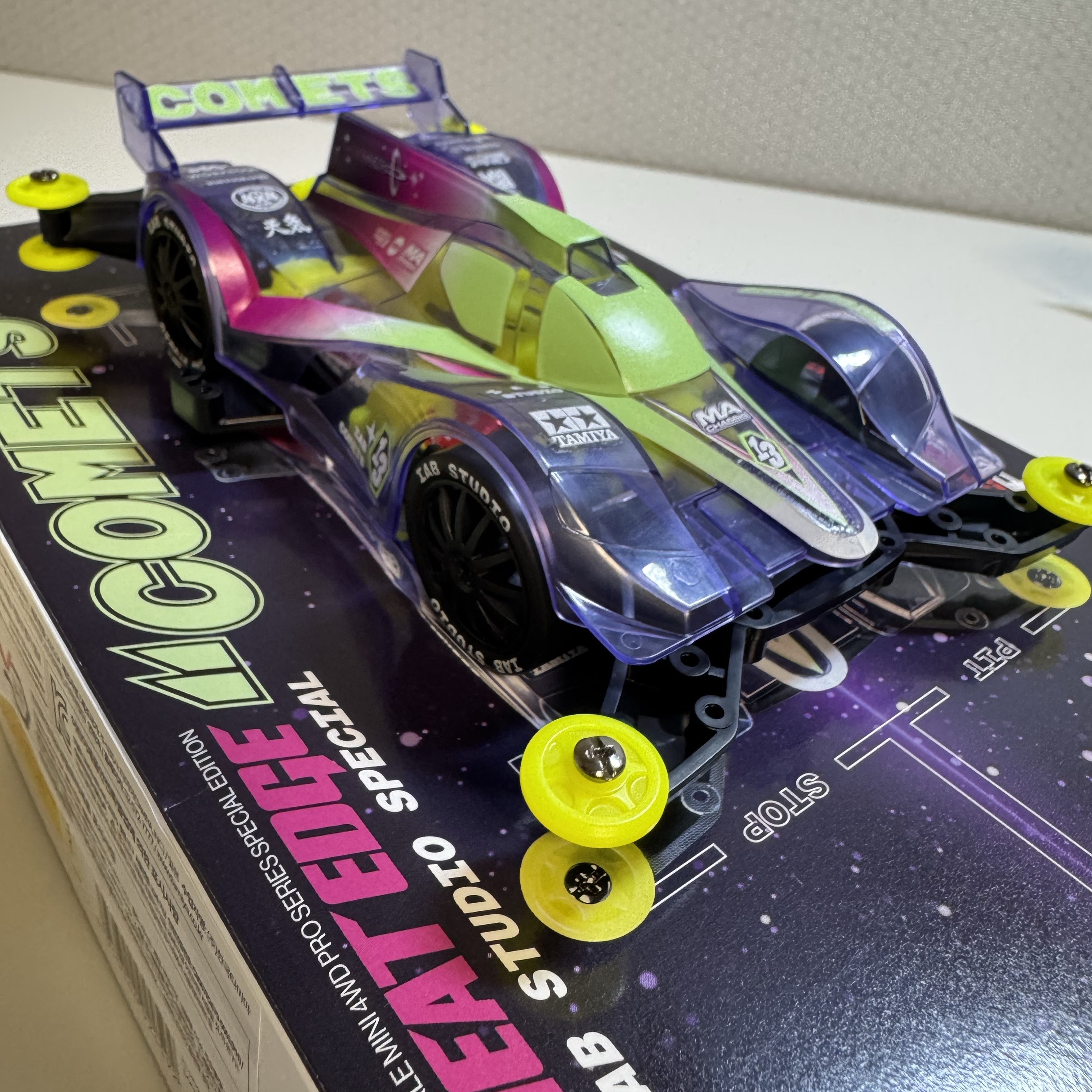 IAB Studio x Tamiya Heat Edge IAB Studio Special Comets Multi (Korean Ver.) 착용 스타일 - 2