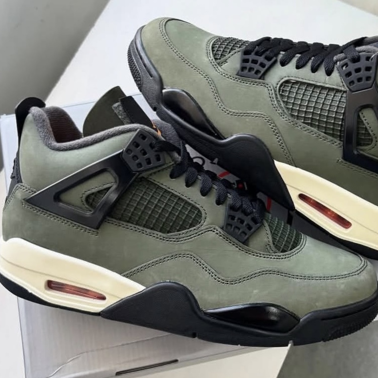 Jordan 4 x Undefeated Retro OG SP Deep Green and Clementine 착용 스타일 - 2