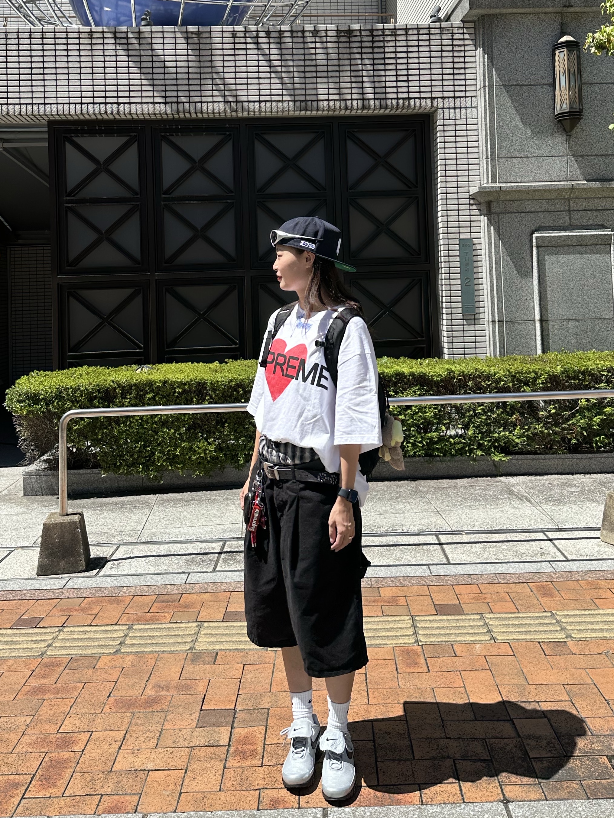 Nike Air Max Plus TNPO Wolf Grey and Black, Supreme Announcing T-Shirt White - 25SS 착용 스타일 - 4