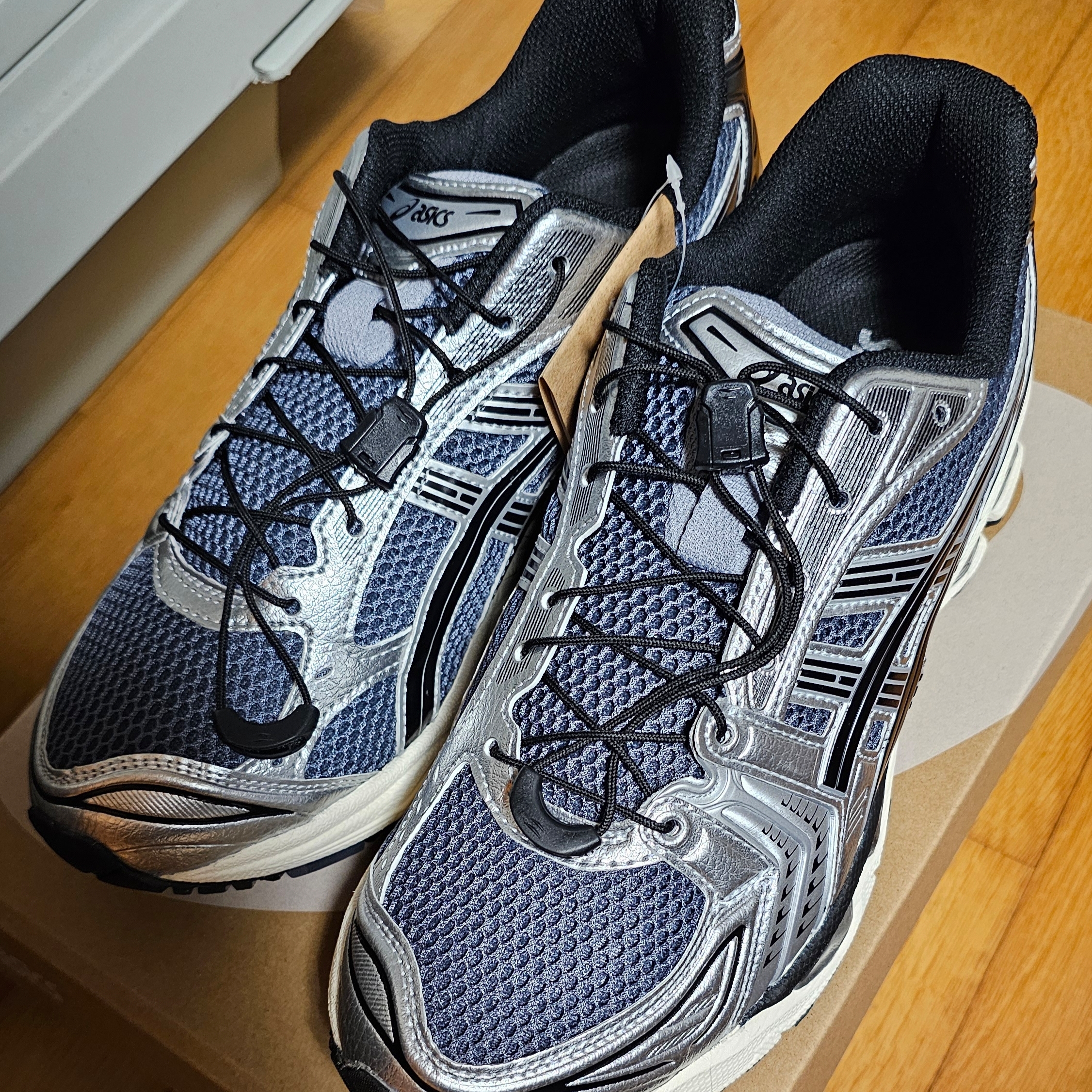 Asics Unlimited Gel-Kayano 14 Carrier Grey Black 착용 스타일