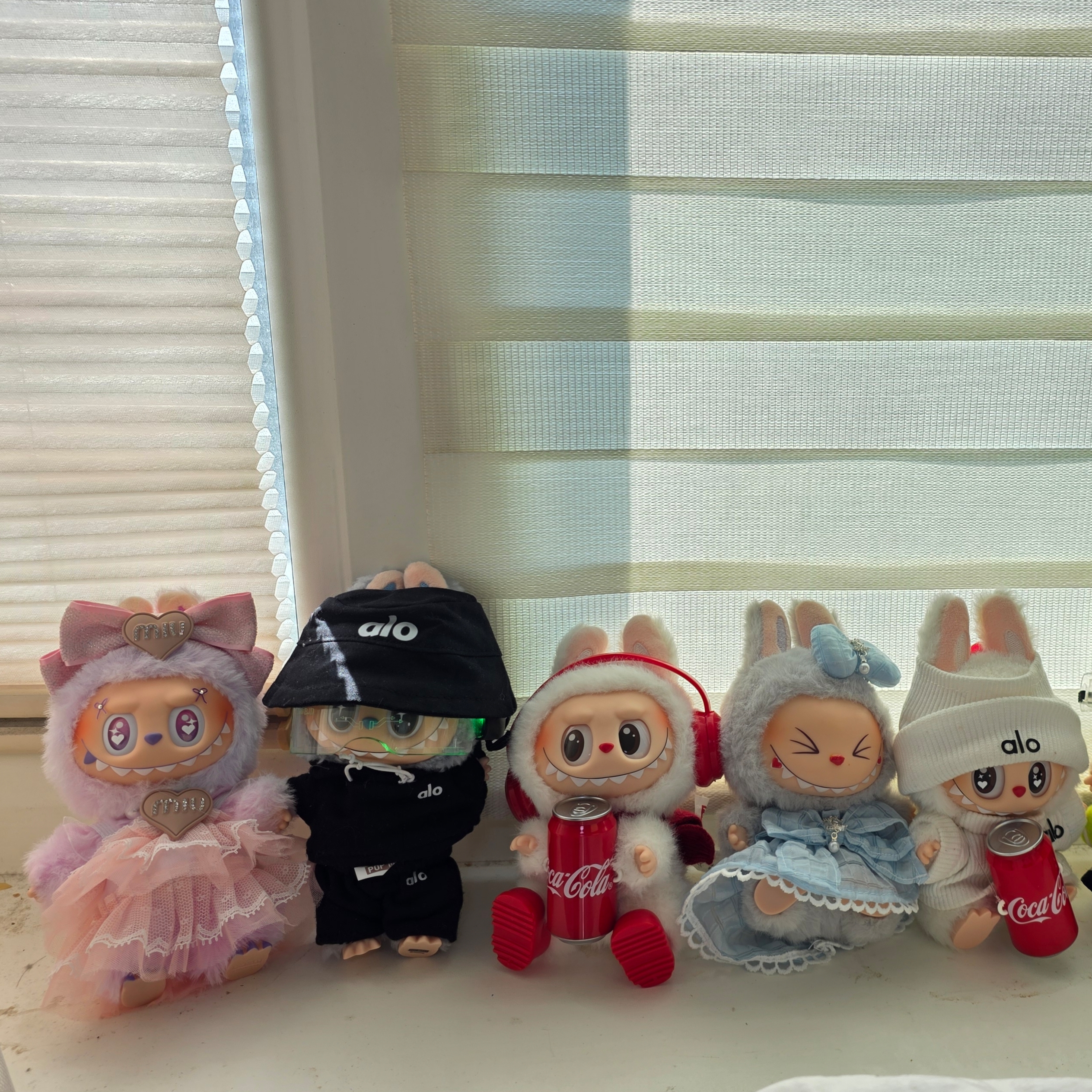 Pop Mart Labubu Coca Cola Series Happy Factor Keyring (Opened Case) 착용 스타일