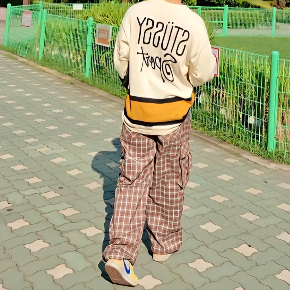 Prada Symbole Sunglasses Slate Gray Lenses Alternative fit, Louis Vuitton Daily Pouch Monogram Empreinte Black 착용 스타일 - 3