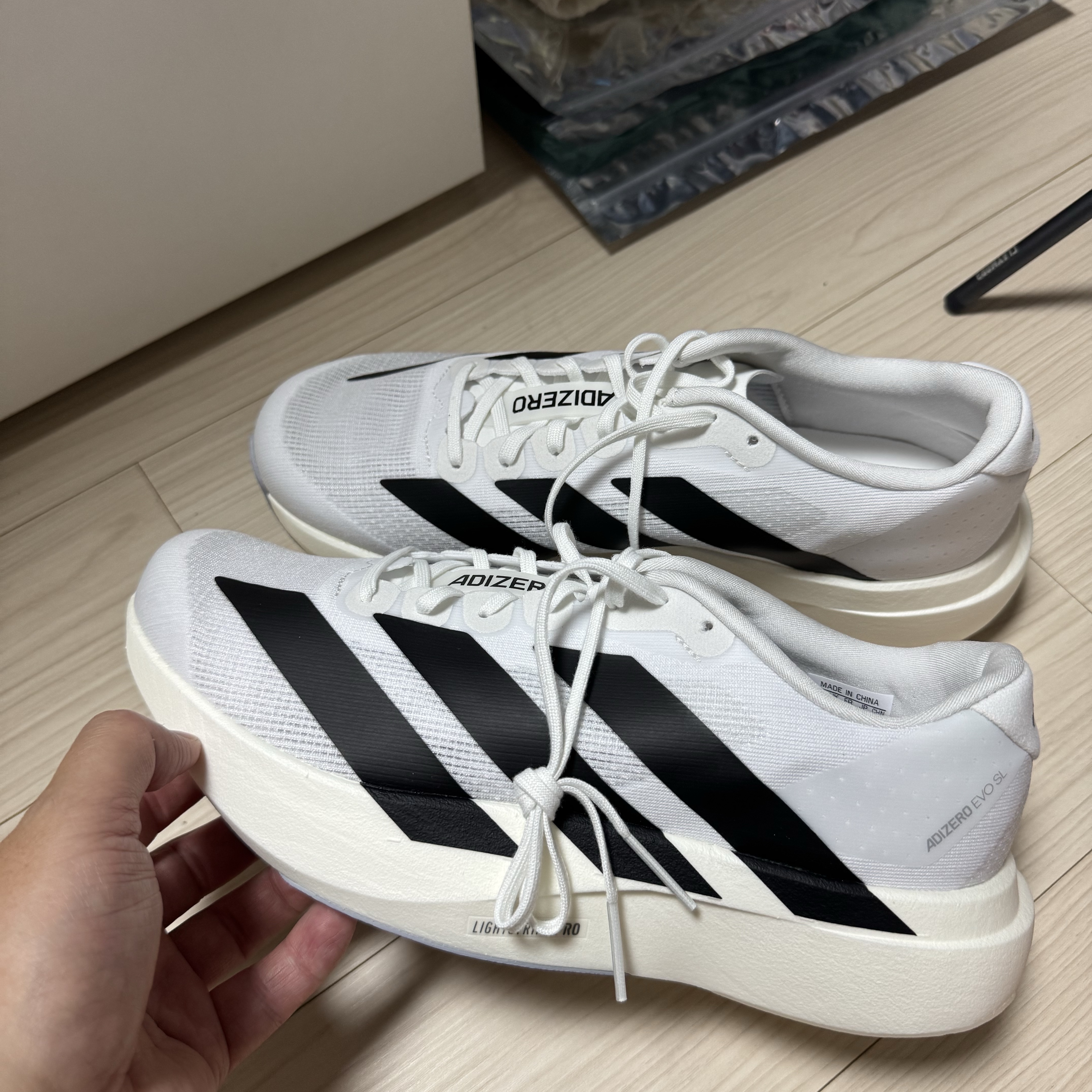 Adidas Adizero EVO SL Cloud White Core Black 착용 스타일 - 1