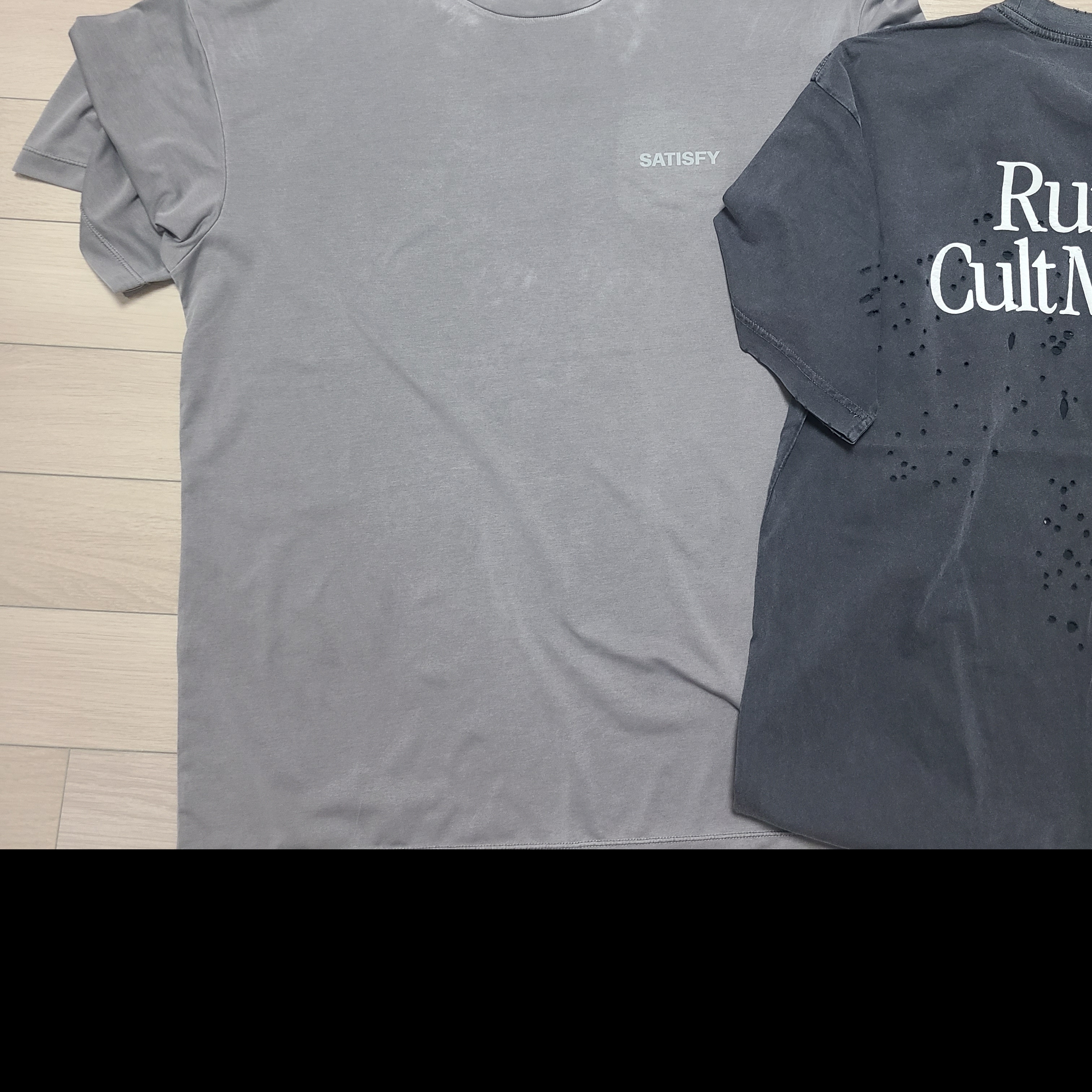 Satisfy Mothtech T-Shirt Aged Black 착용 스타일