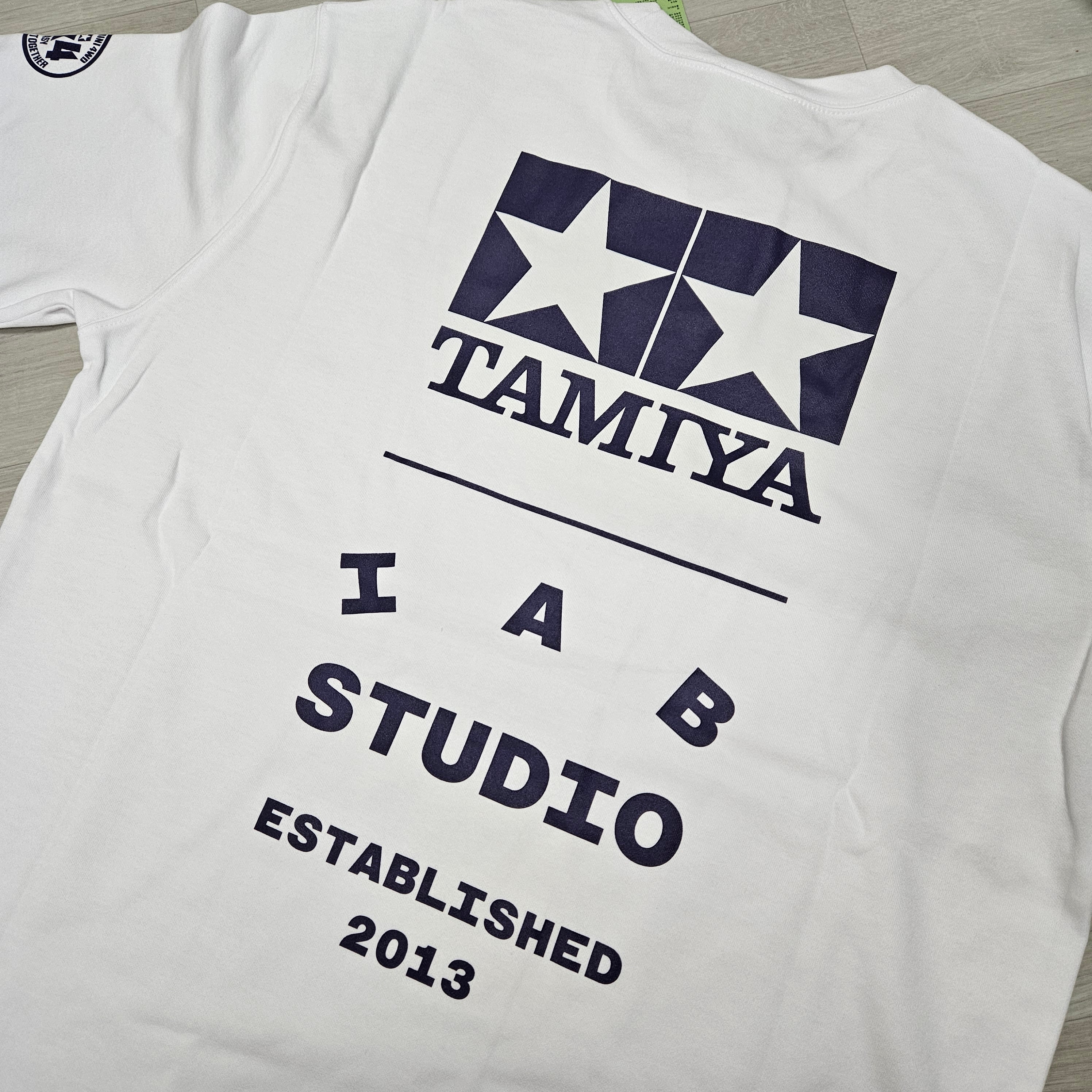 IAB Studio x Tamiya IAB Comets T-Shirt White 착용 스타일 - 1