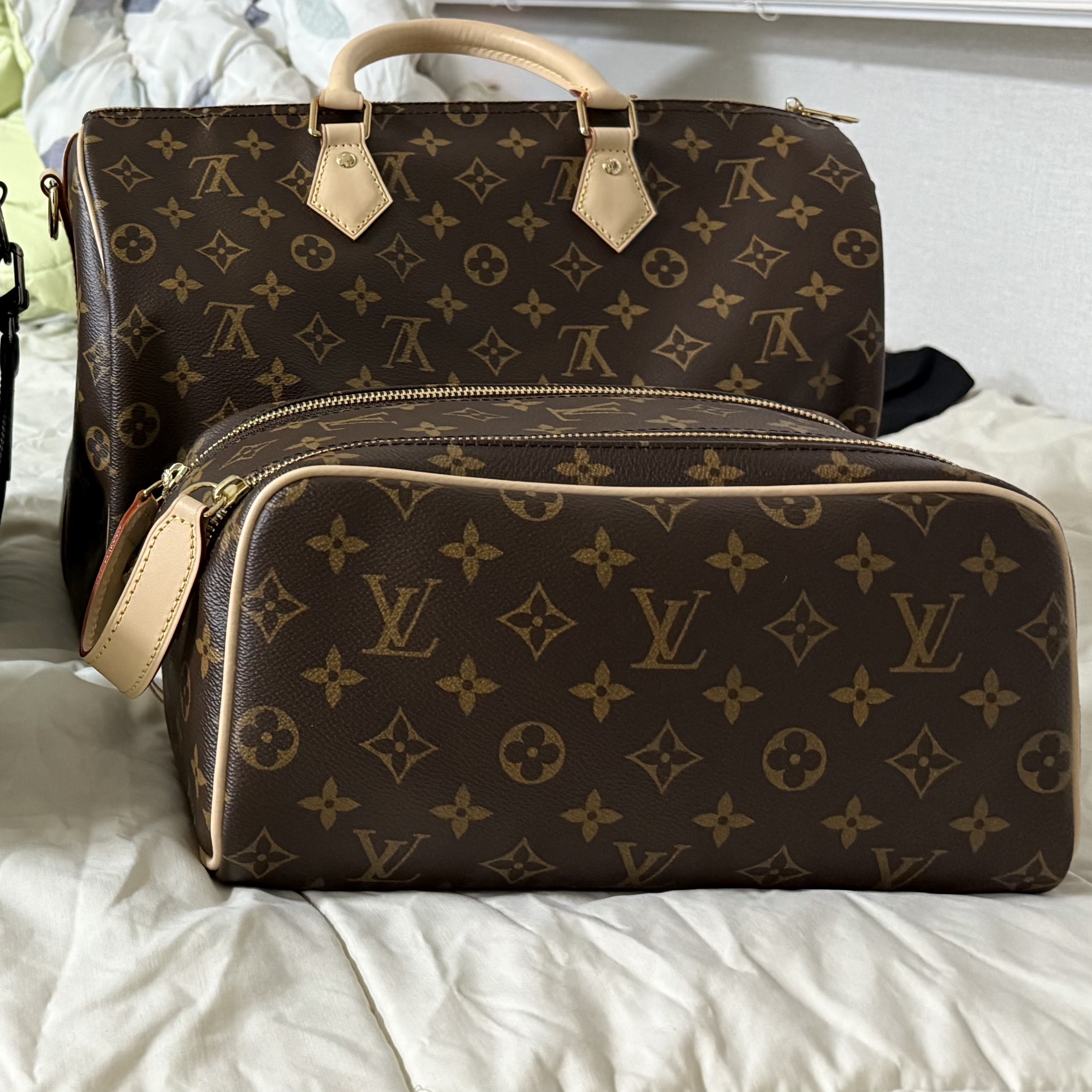 Louis Vuitton Dopp Kit Toilet Pouch Monogram 착용 스타일 - 1
