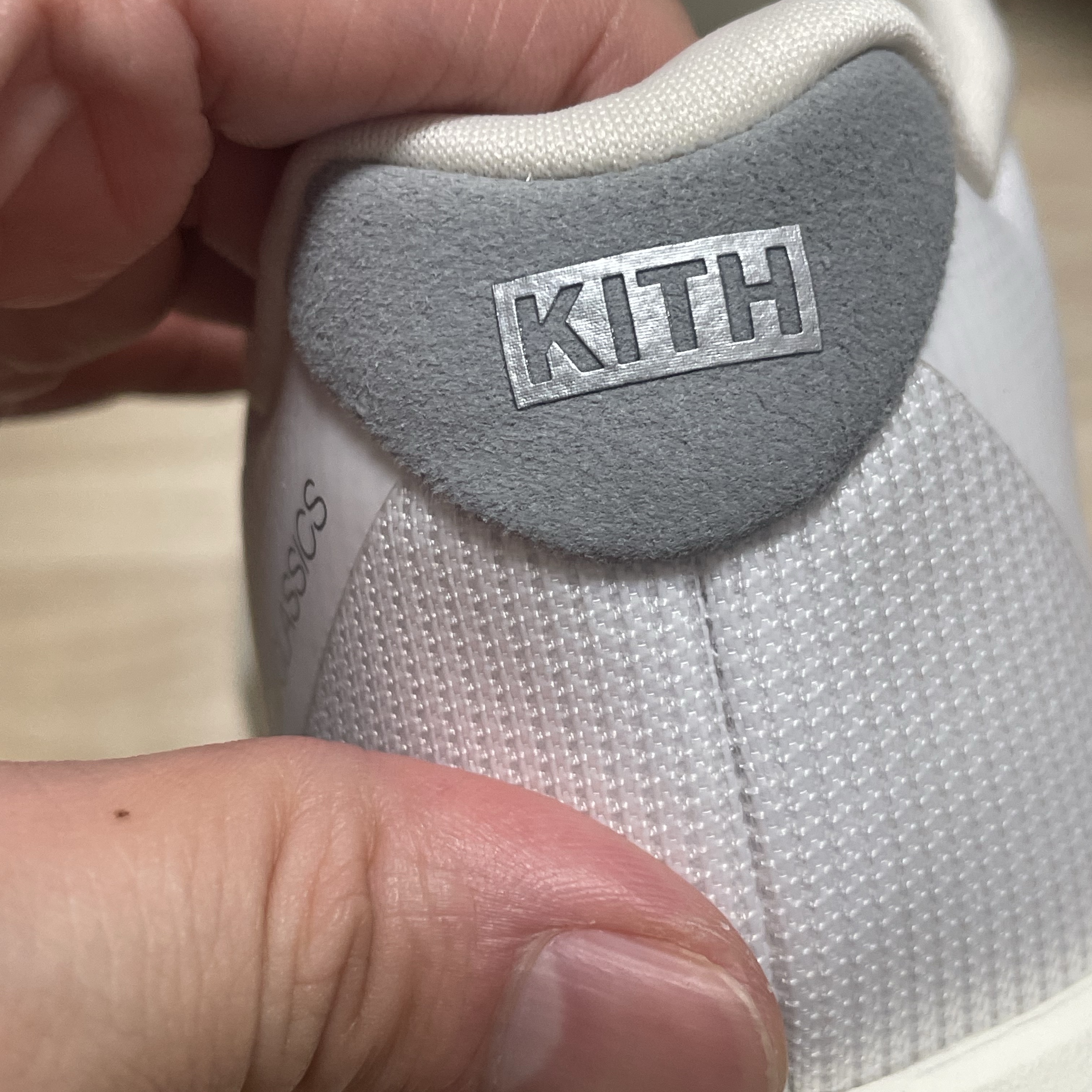 Adidas x Kith Adizero Boston 13 White Silver Metallic 착용 스타일 - 1