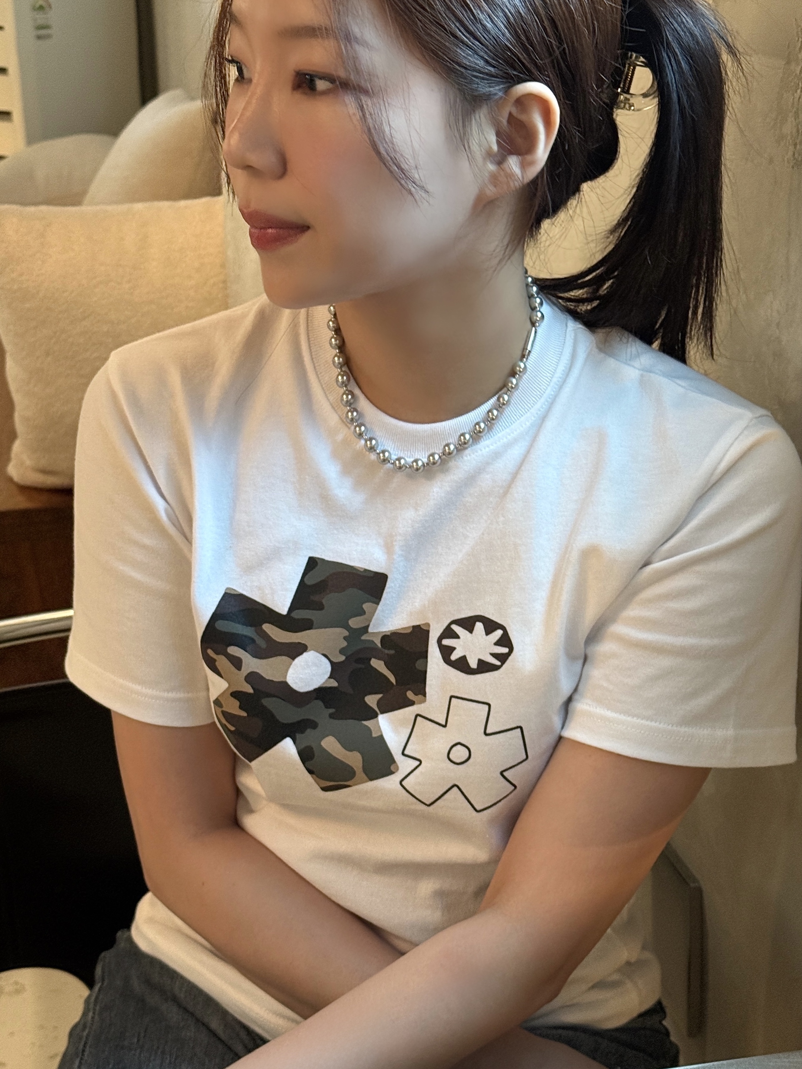 SLOW RECORD HOUSE Camo Bloom Star T-Shirt White 착용 스타일 - 1