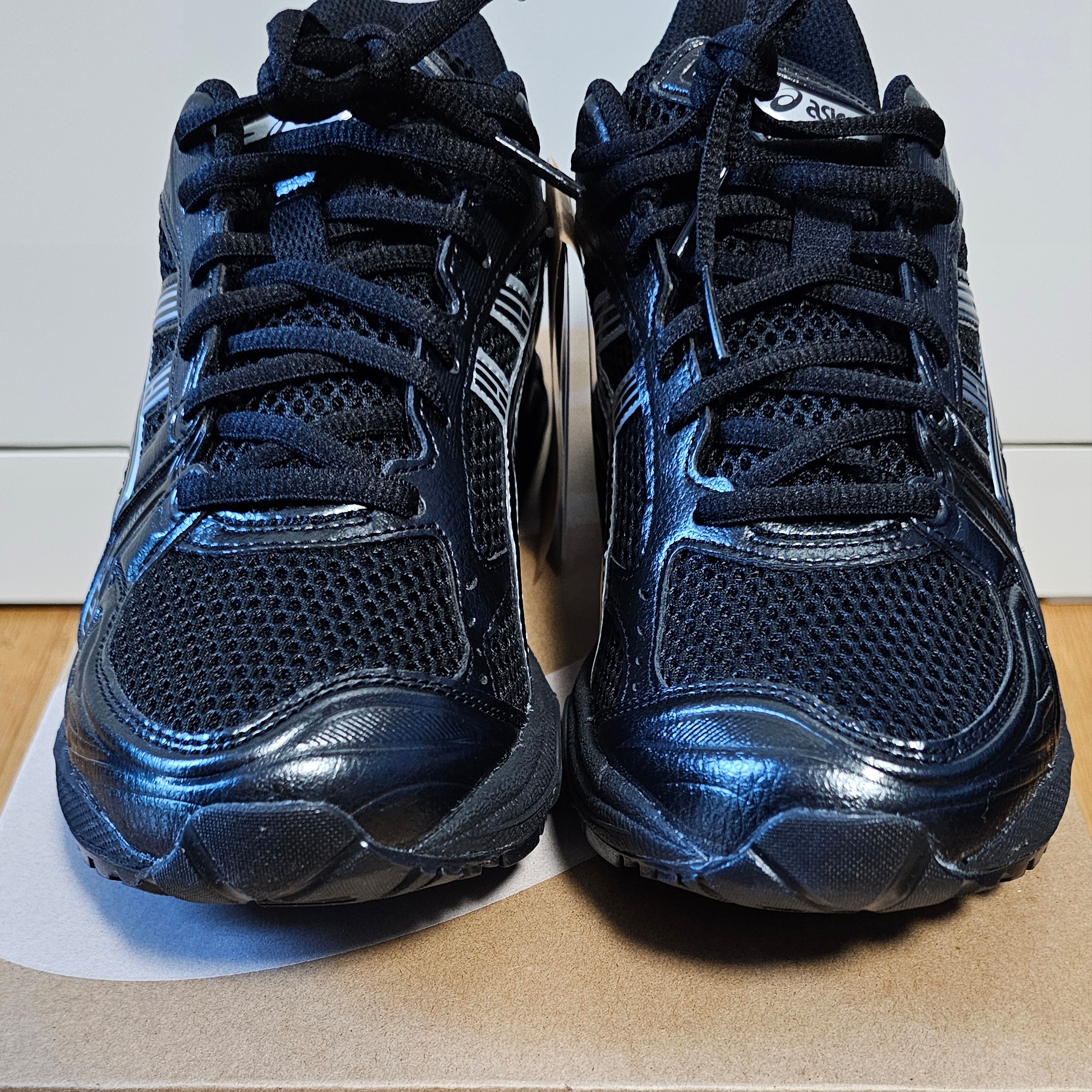 Asics Gel-Kayano 14 Black Pure Silver 착용 스타일