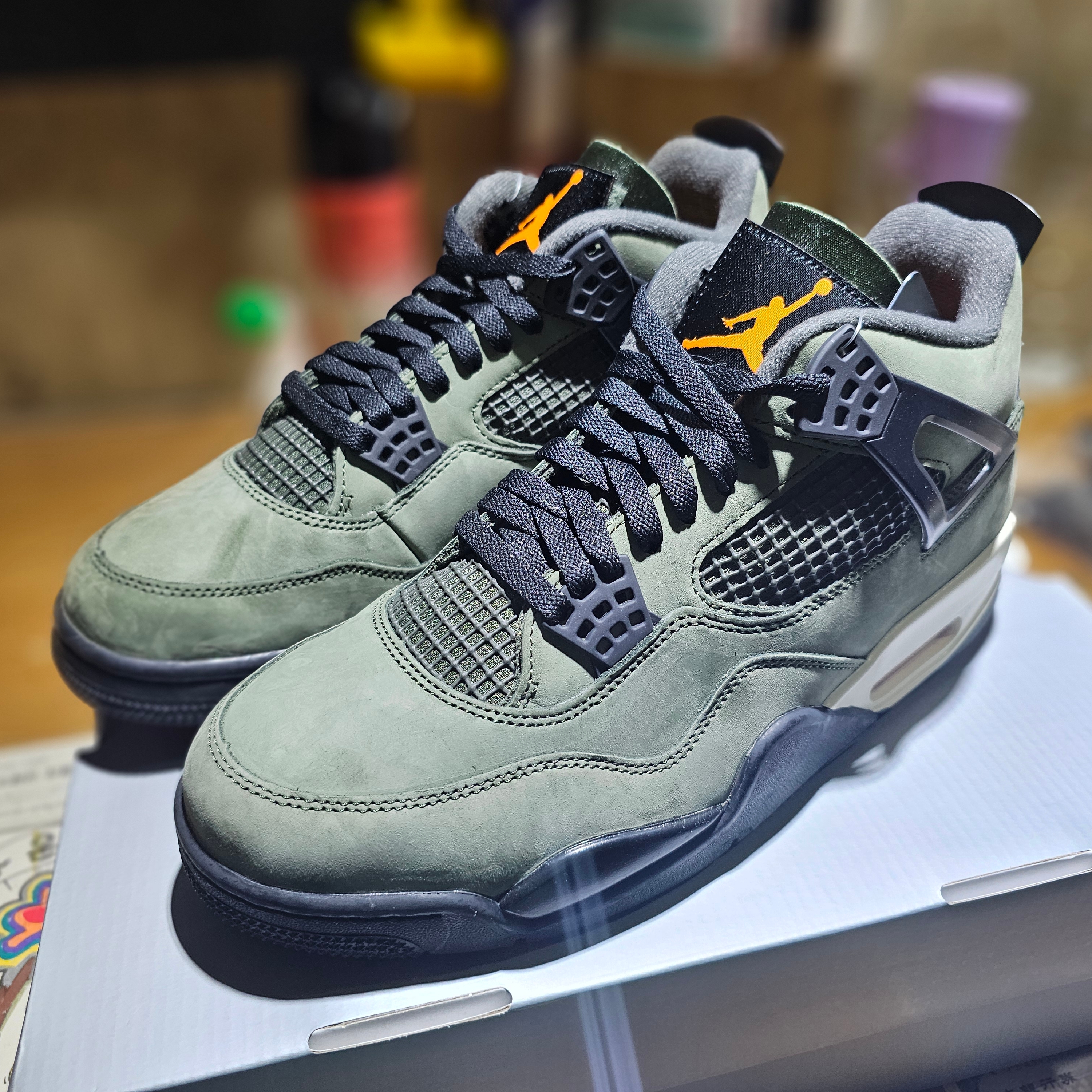 Jordan 4 x Undefeated Retro OG SP Deep Green and Clementine 착용 스타일 - 1