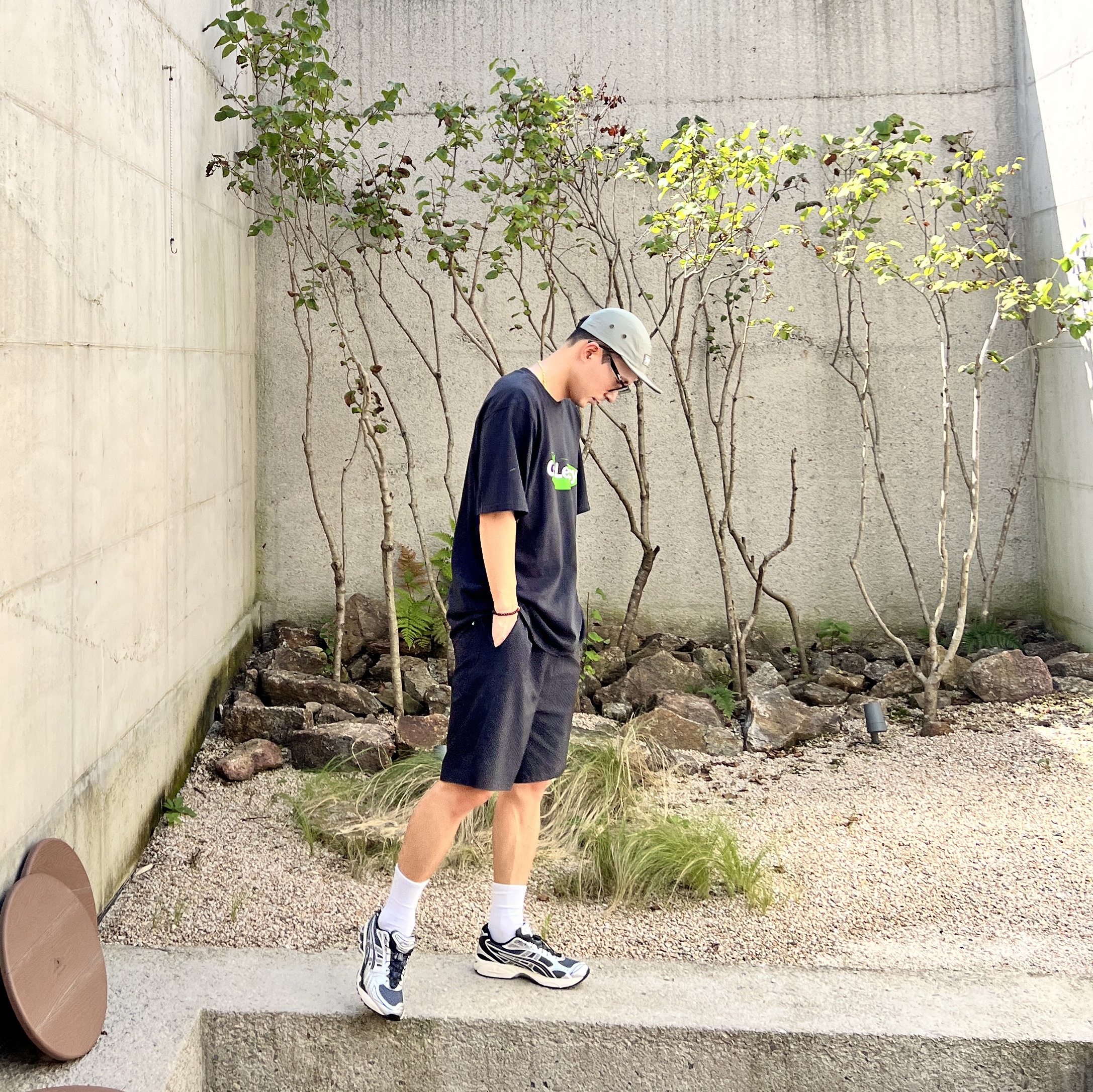 Asics Unlimited Gel-Kayano 14 Carrier Grey Black, Stussy x Our Legacy Work Shop Swirl Pigment Dyed T-Shirt Black 착용 스타일