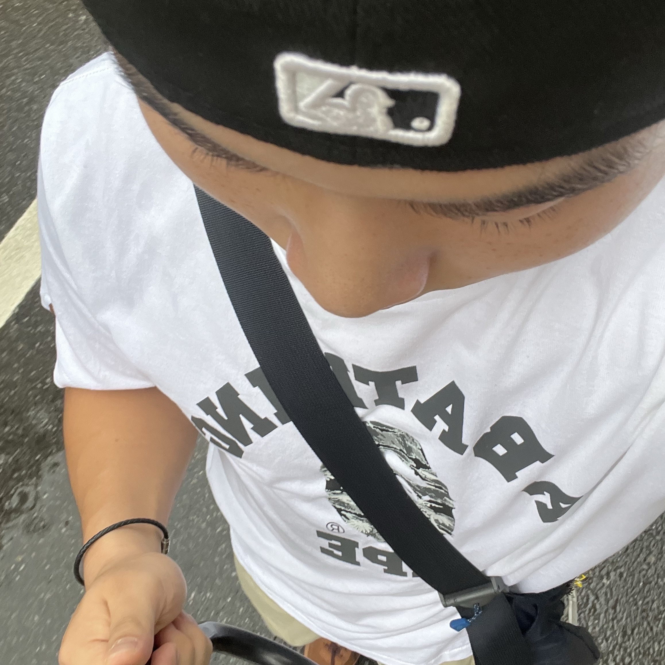 BAPE ABC Camo College T-Shirt White Grey, New Era  MLB 59Fifty Day Chicago White Sox Size Cap Black 착용 스타일 - 1