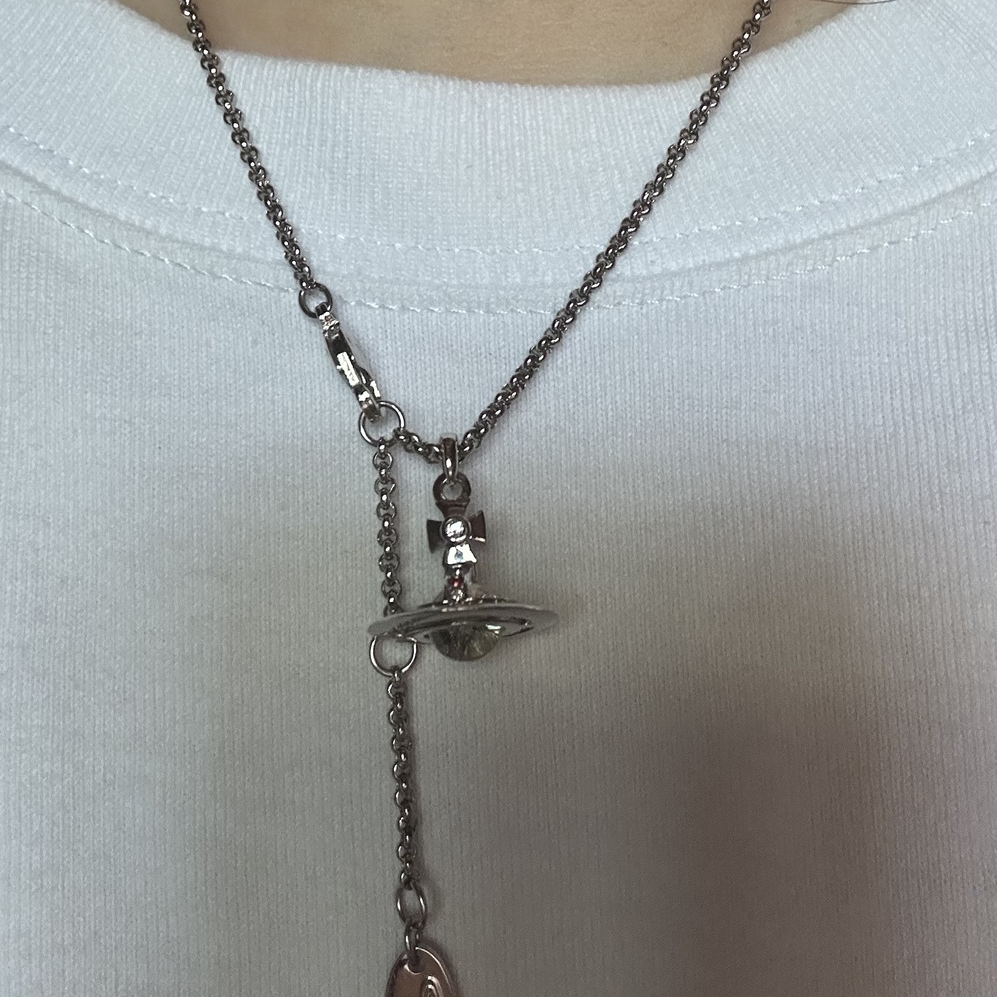 Vivienne Westwood New Petite Orb Pendant Silver 착용 스타일