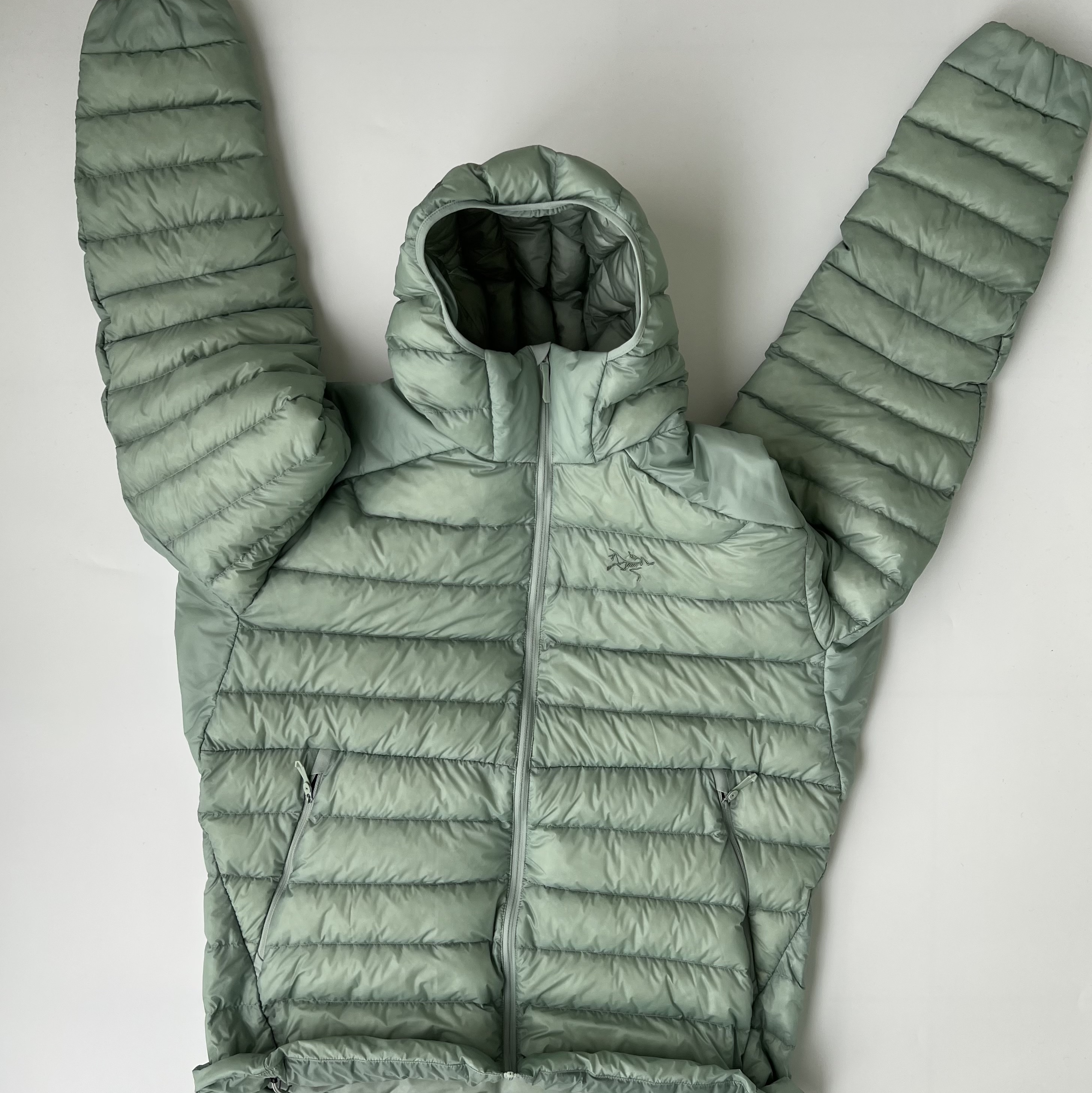 Arc'teryx Cerium Hoody Stone Green, Arc'teryx Cerium Hoody Black 착용 스타일 - 1