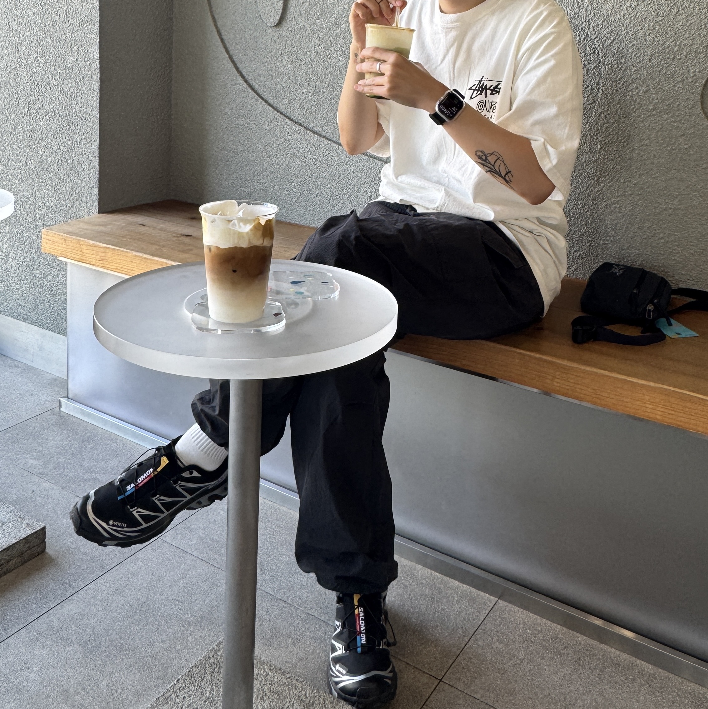 Stussy x Our Legacy Surfman Pigment Dyed T-Shirt Natural, Arc'teryx Mantis 1 Waistpack Graphite 착용 스타일