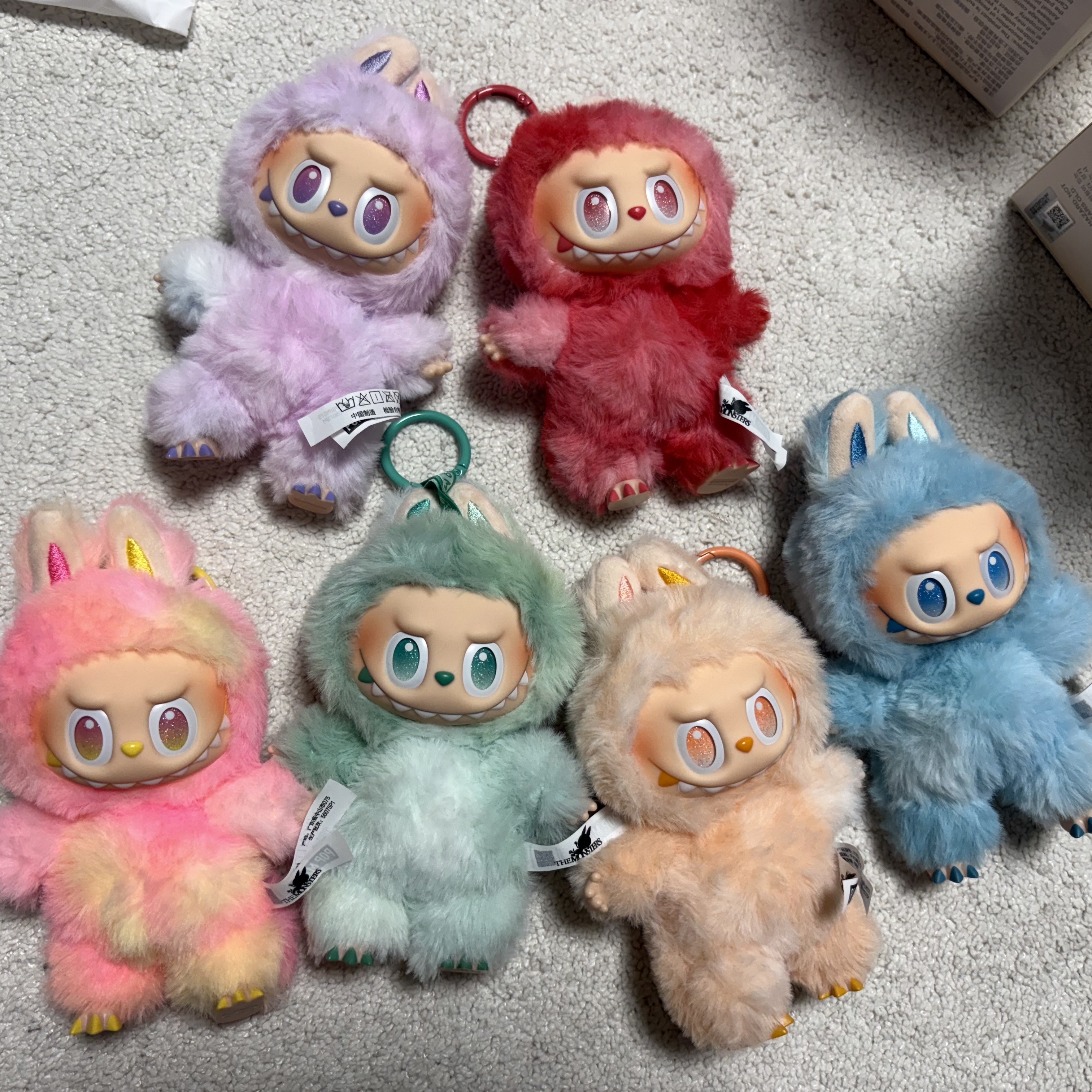 Pop Mart Labubu The Monsters Highlight Series Sealed Case (6 Blind Boxes) 착용 스타일